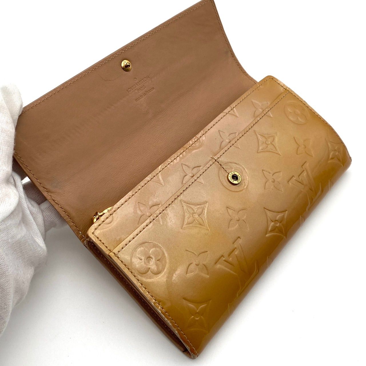 ルイヴィトン ヴェルニ ポルトフォイユ サラ 二つ折り財布 ベージュ