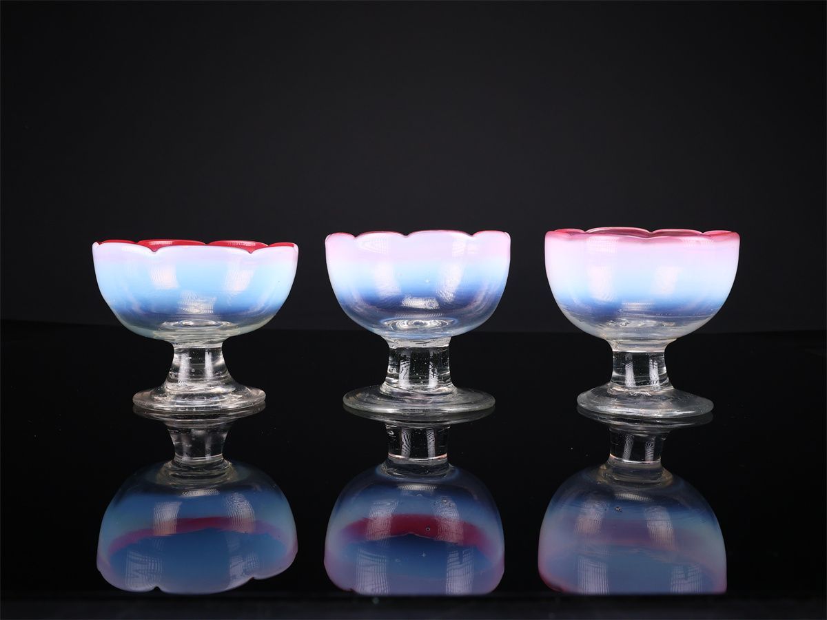 デザートグラス　氷コップ　色ガラス　輪花　ウランガラス　色絵付　明治　大正 明治大正期 【ウランガラス】 乳白赤縁輪花 氷コップ 3点セット／本物