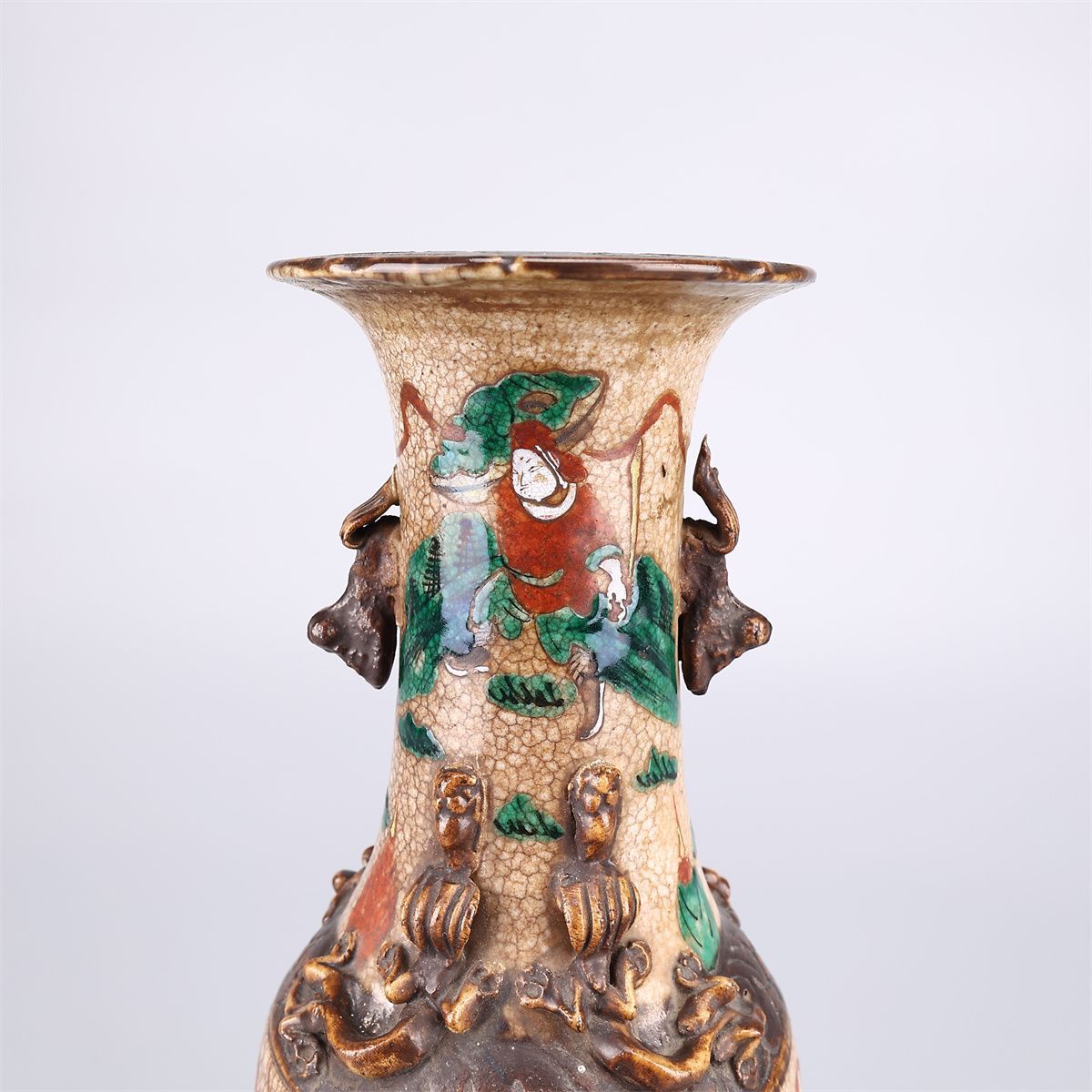 唐物 【清代景徳鎮製】 哥釉鉄絵粉彩人物紋 大花瓶 高30㎝／時代の窯傷