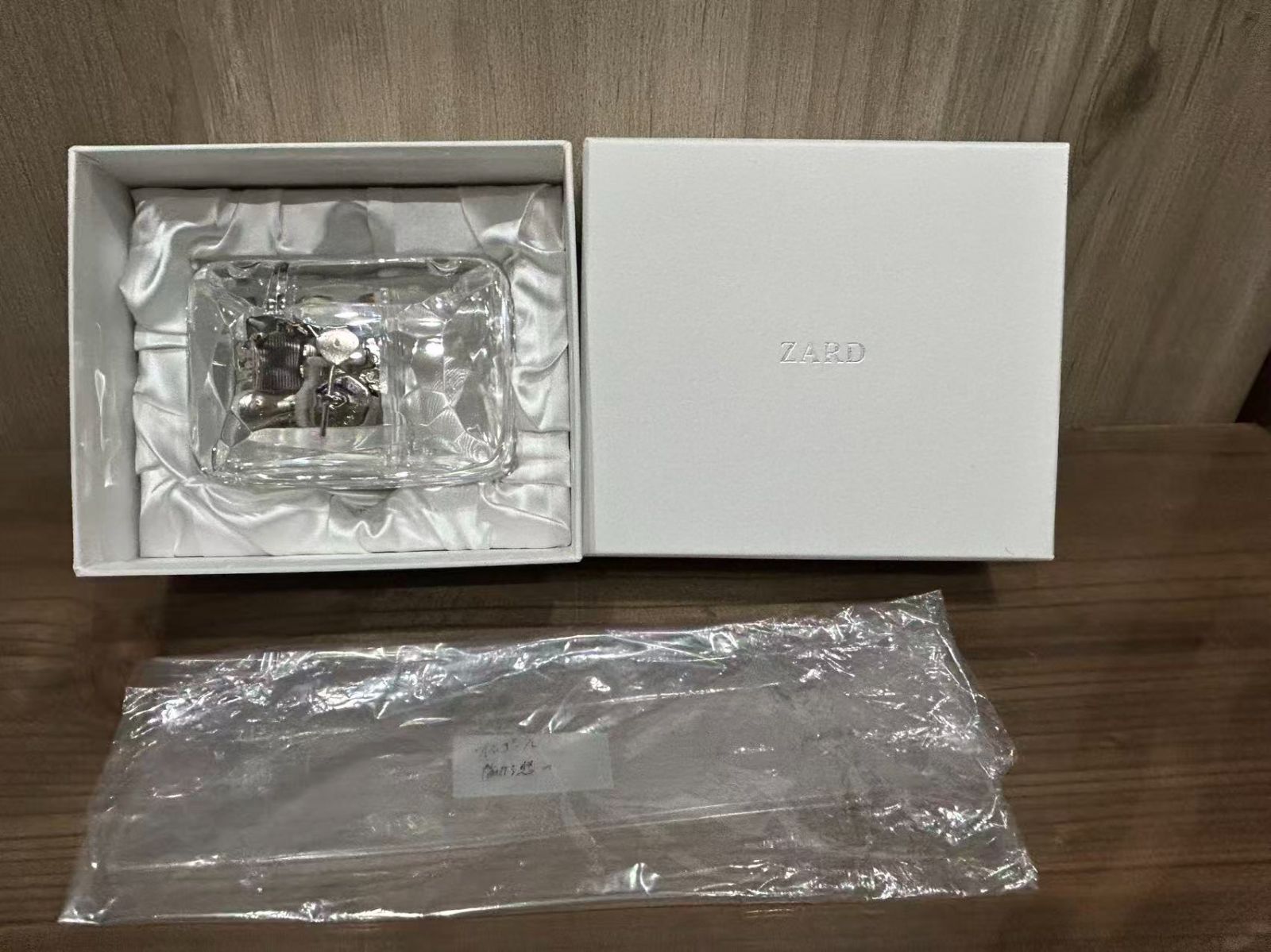 ZARDバスオルゴール Amazon.co.jp: ZARD 揺れる想い オルゴールバス 当選品 (管理98988722