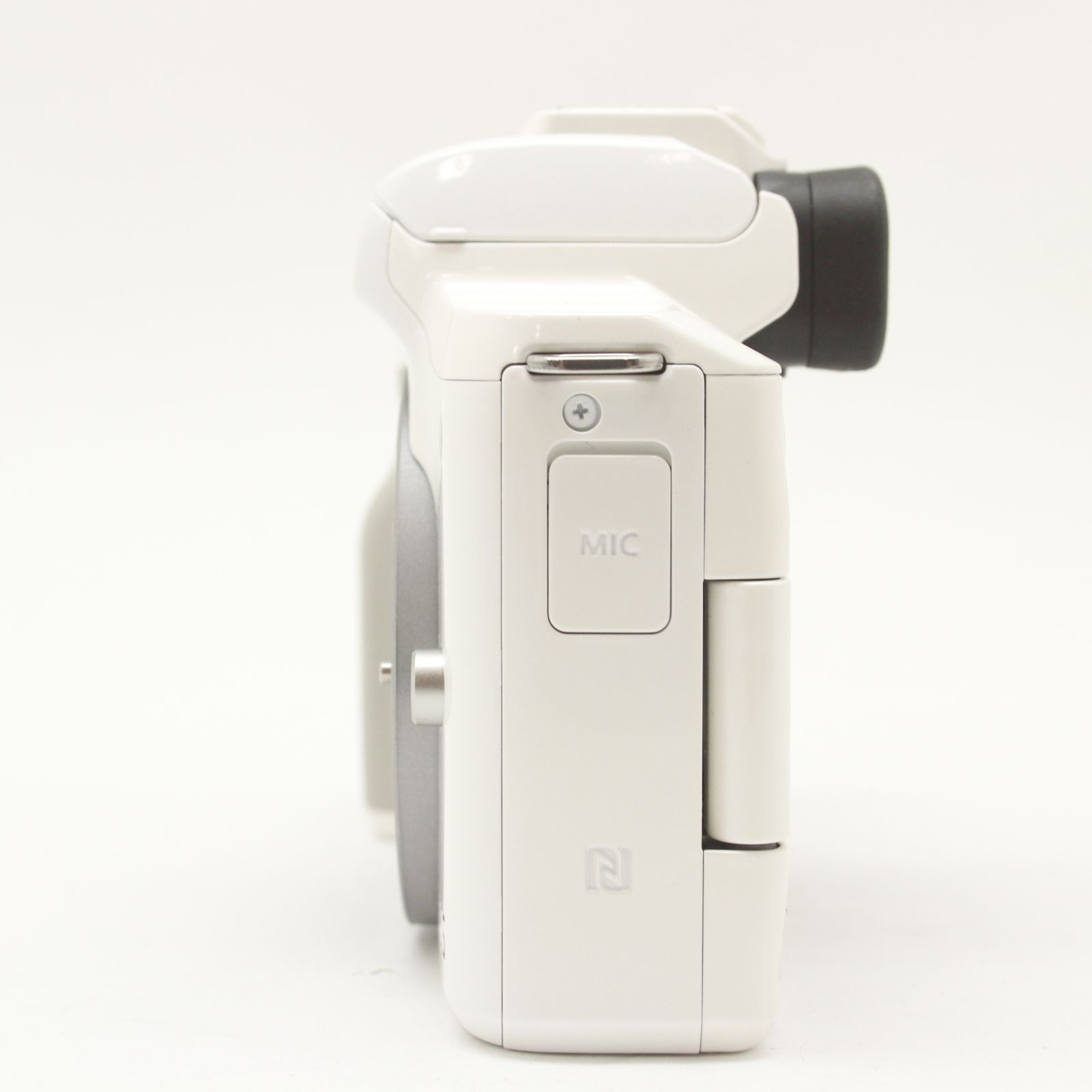 Canon EOS Kiss M ダブルズームキット - メルカリ