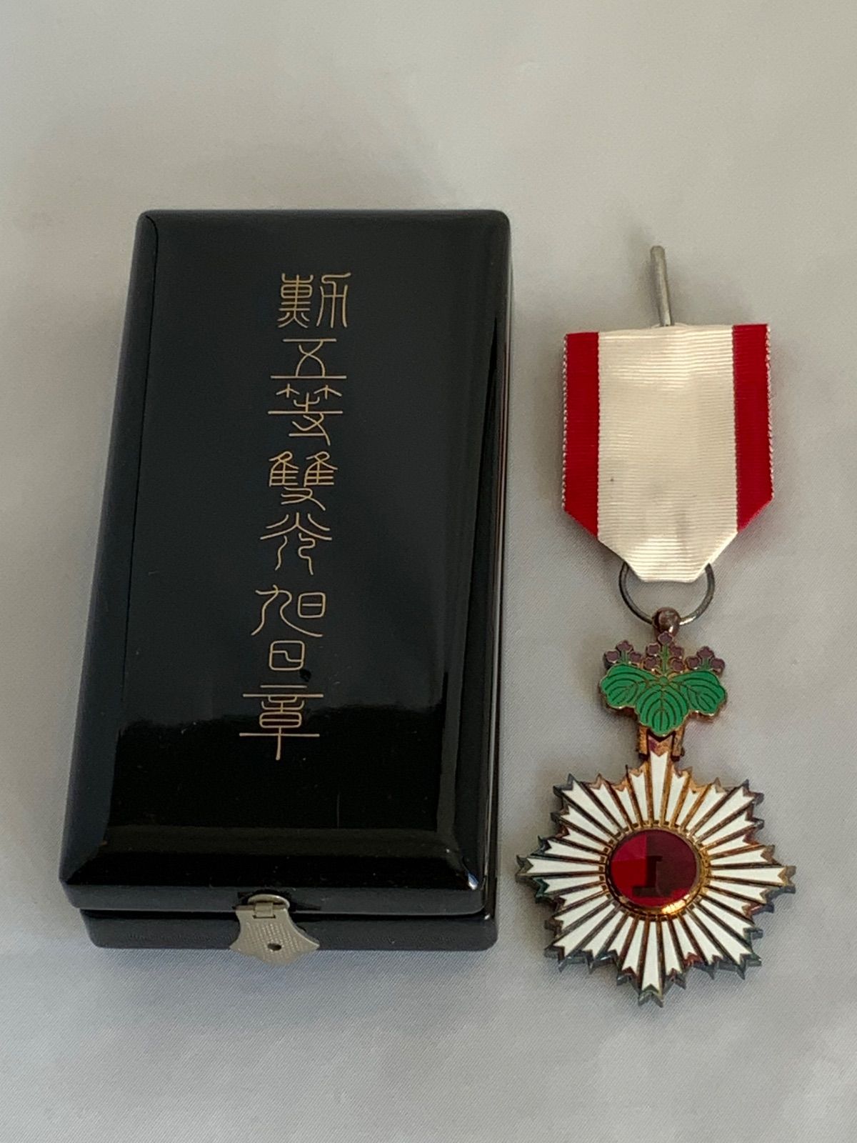 ◇勲五等双光旭日章◇勲章 徽章 記章 共箱付き - メルカリ