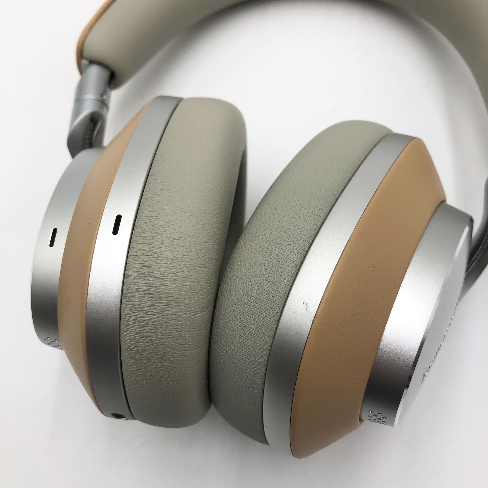 Bowers & Wilkins】 Px8 (タン) ワイヤレス・ヘッドフォン フラッグ