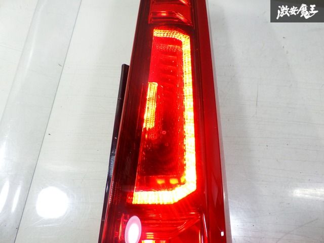 点灯OK！】トヨタ純正 M900A M910A ルーミーカスタム LED テール