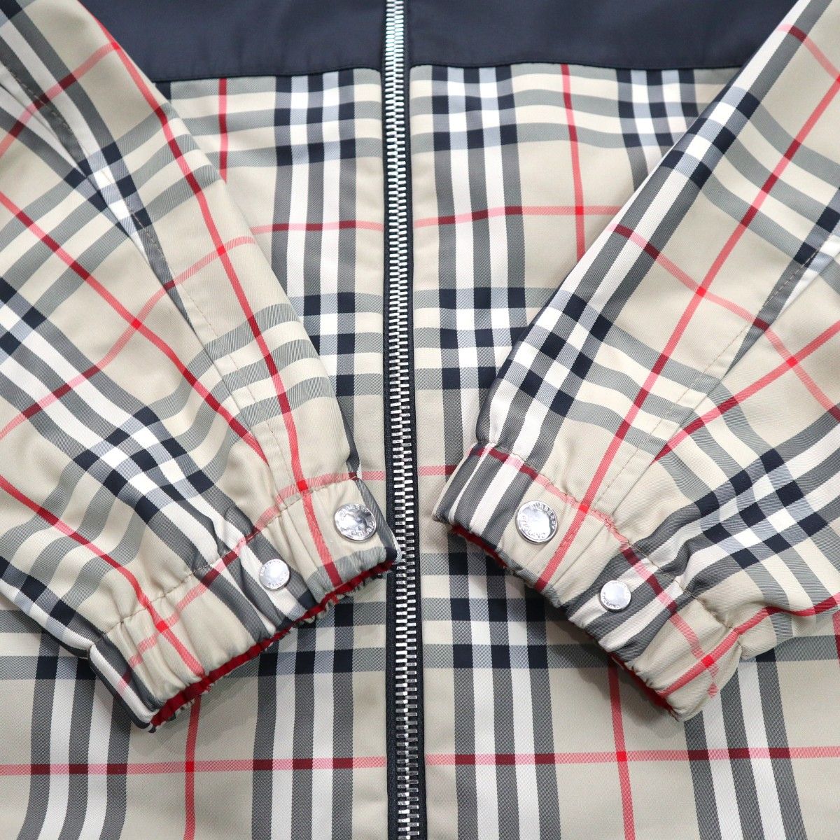 キャビンBurberry ノバチェック　リバーシブルジップアップジャケット Burberry ノバチェック リバーシブル ジップアップジャケット L