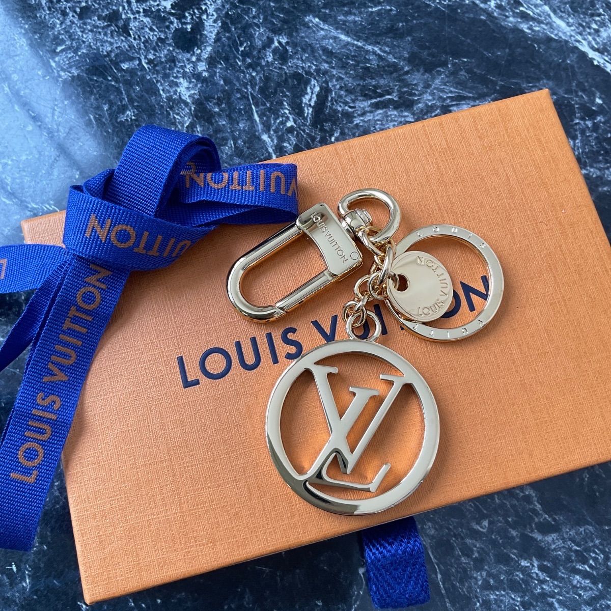 美品】ルイヴィトン LOUIS VUITTON バッグチャーム LVサークル