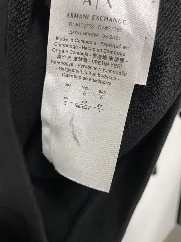 99857096_3