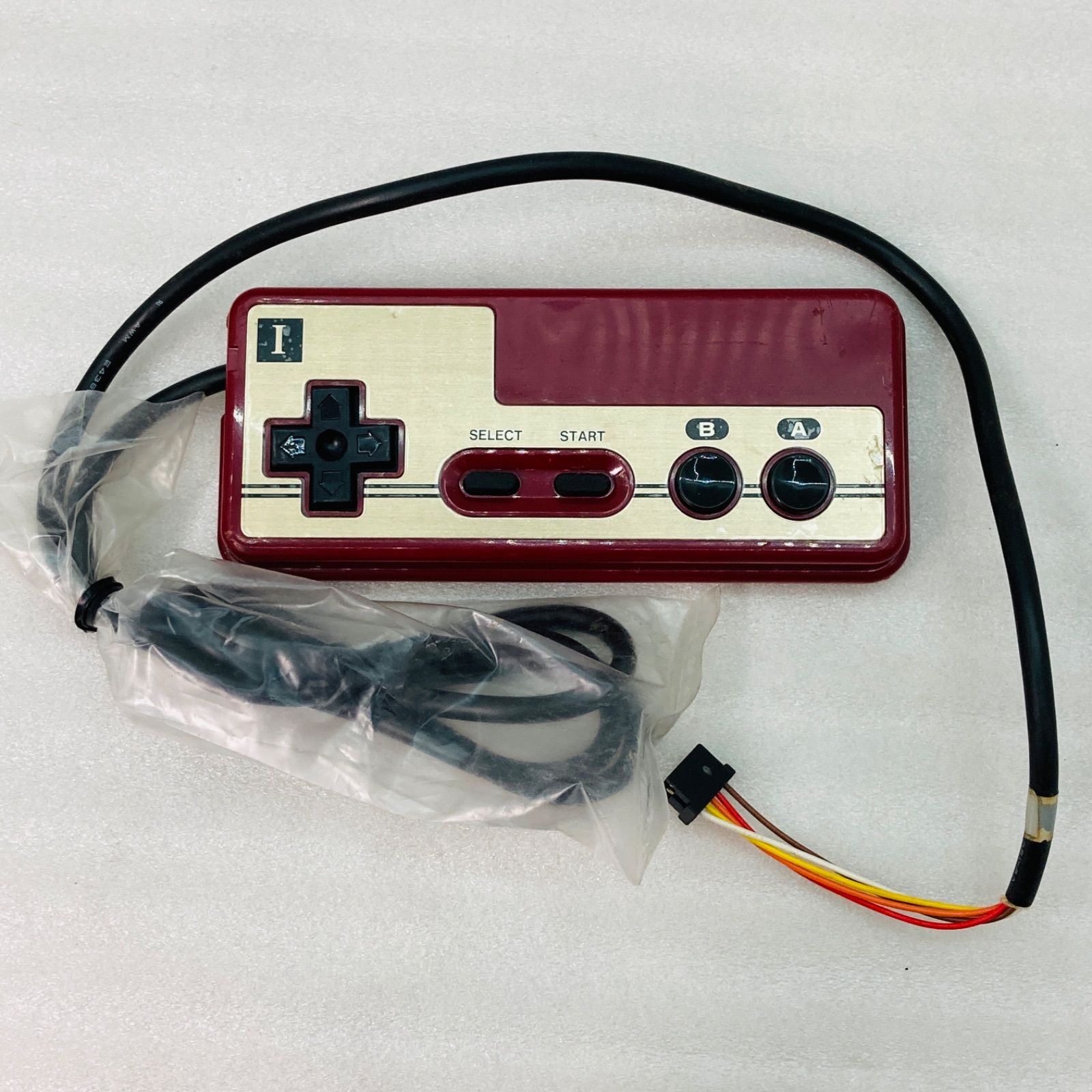 未使用品】初代 ファミリーコンピュータ FC コントローラⅠ 赤 金
