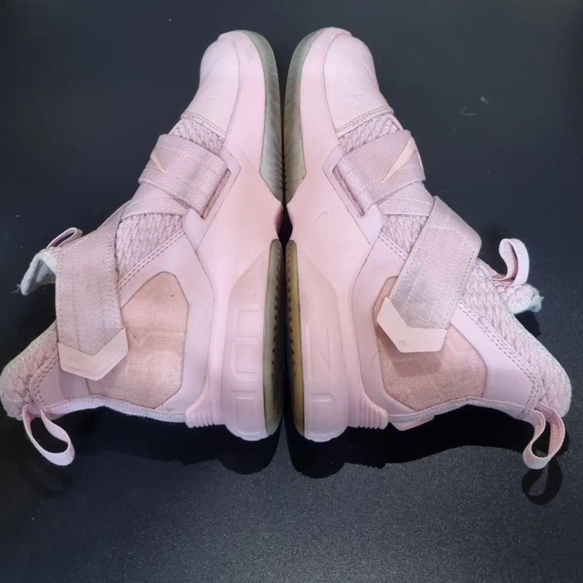 ナイキ レブロン ソルジャー12 バスケシューズ 260 - メルカリ