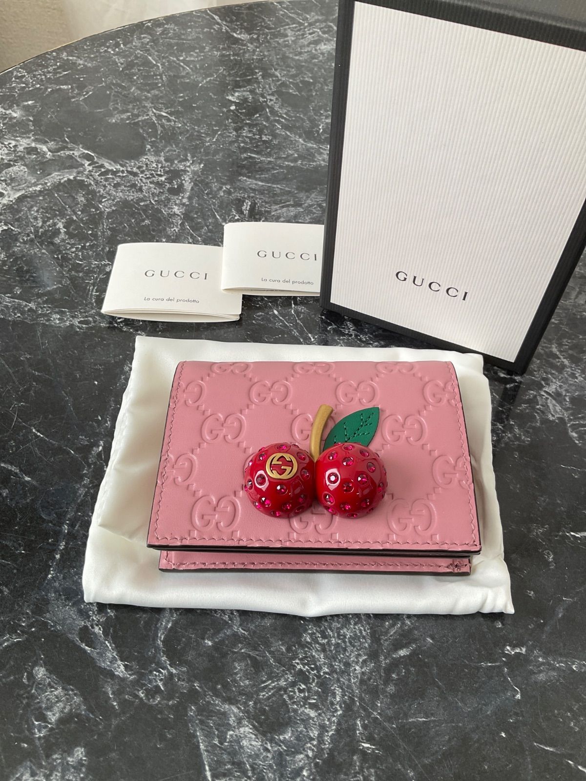美品】GUCCI グッチ 折り財布 さくらんぼ GG柄 シマレザー ピンク