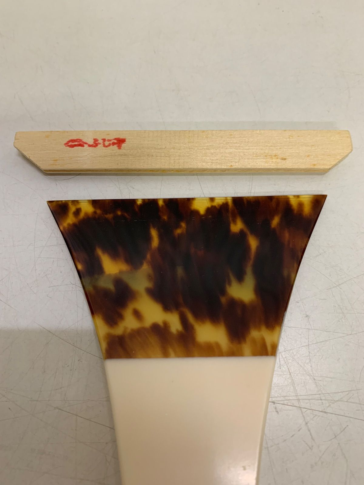 ふじ印　亀甲　三味線バチ ふじ印 高級 津軽撥 べっこうバチ べっ甲 鼈甲 三味線バチ 未使用品