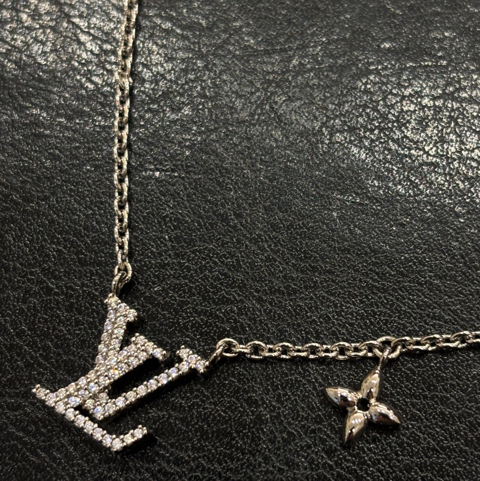 ΩNA3927 極美品！LOUIS VUITTON ルイヴィトン ネックレス LV アイ 