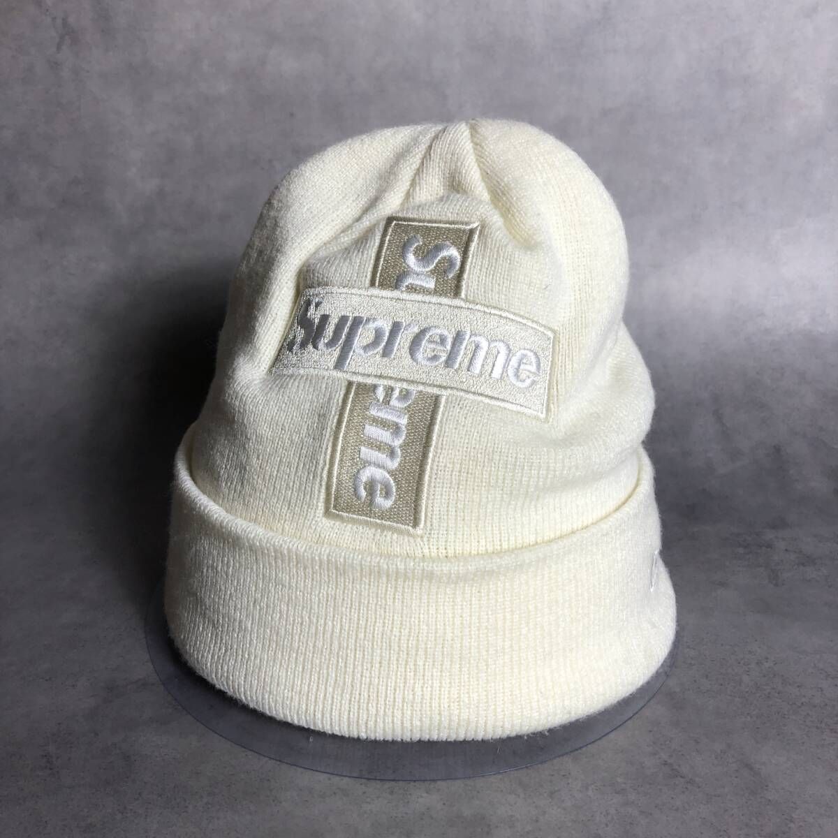 PQ050◇Supreme : New Era Cross Box Logo Beanie◇アイボリー系