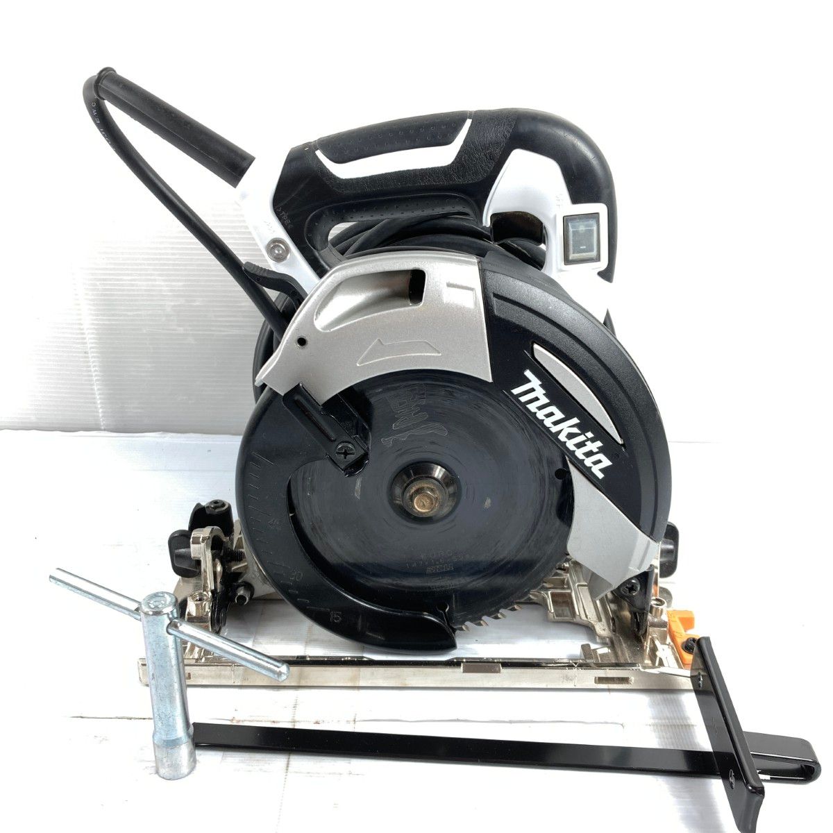 ＊＊MAKITA マキタ 147 mm 電動丸ノコ コード式 5331 ホワイト