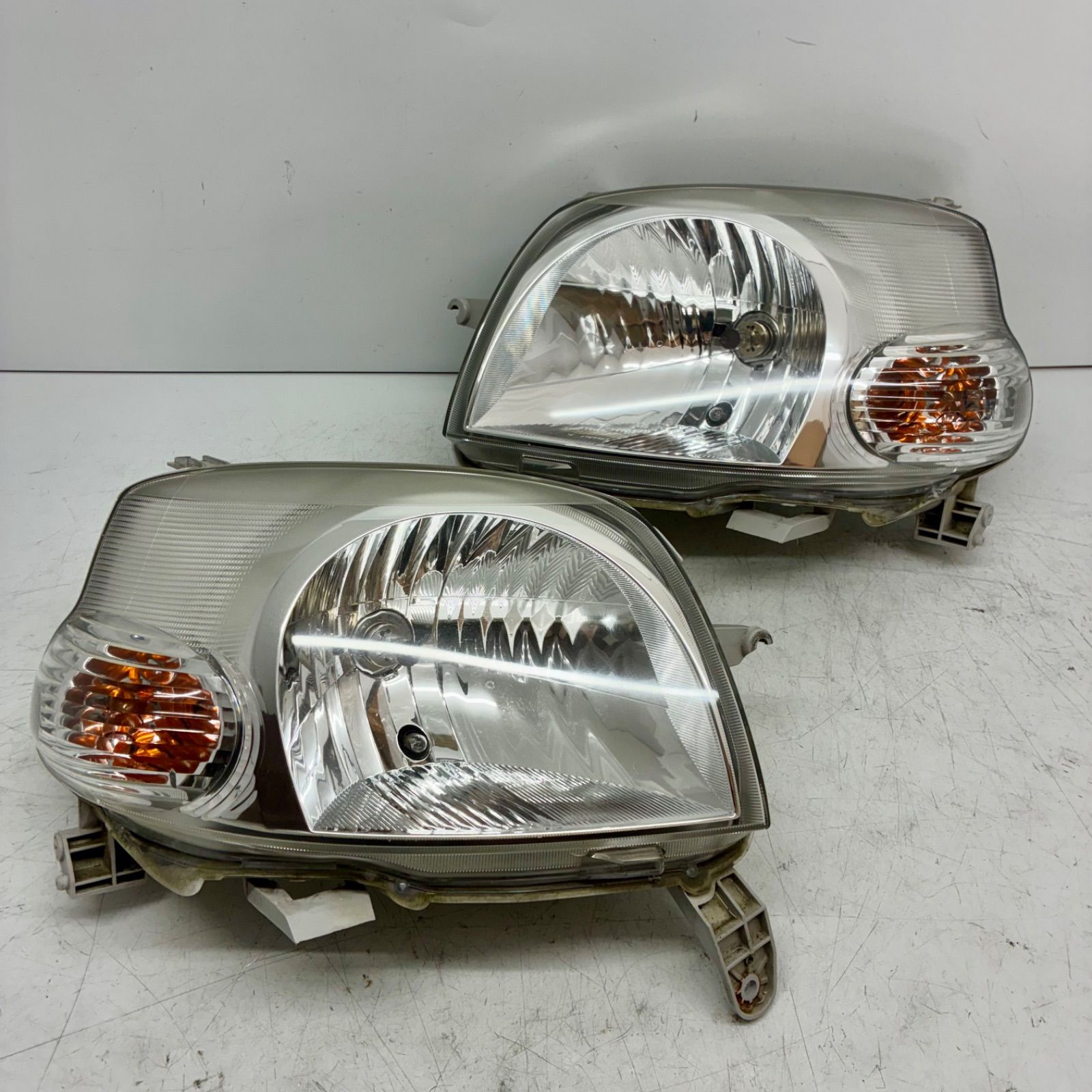 エッセ L235S ヘッドライト L245S 左右 ハロゲン 100-51824 ☆ ヘッド