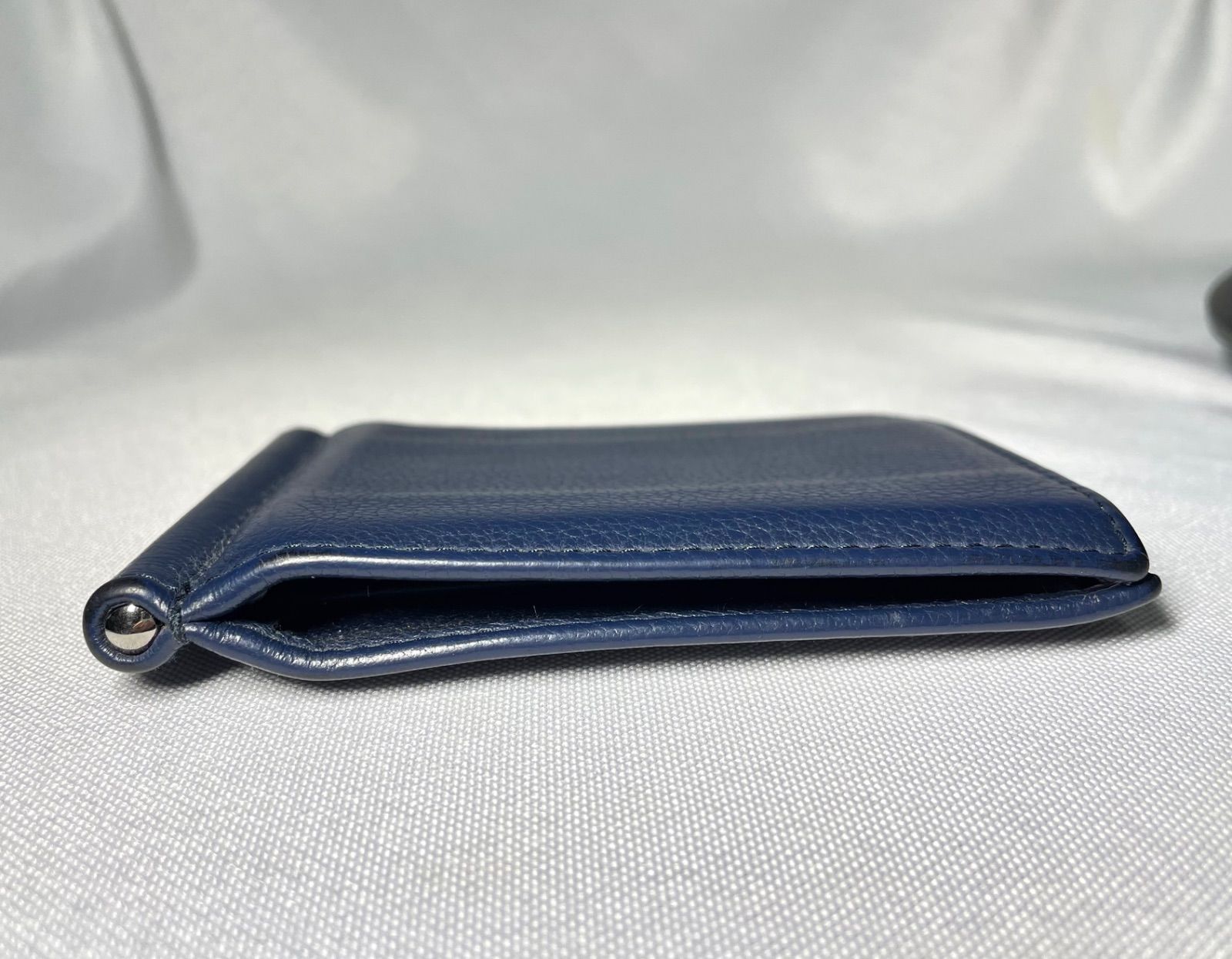 PRADA プラダ ブランドロゴ レザーマネークリップ ネイビー＆シルバー