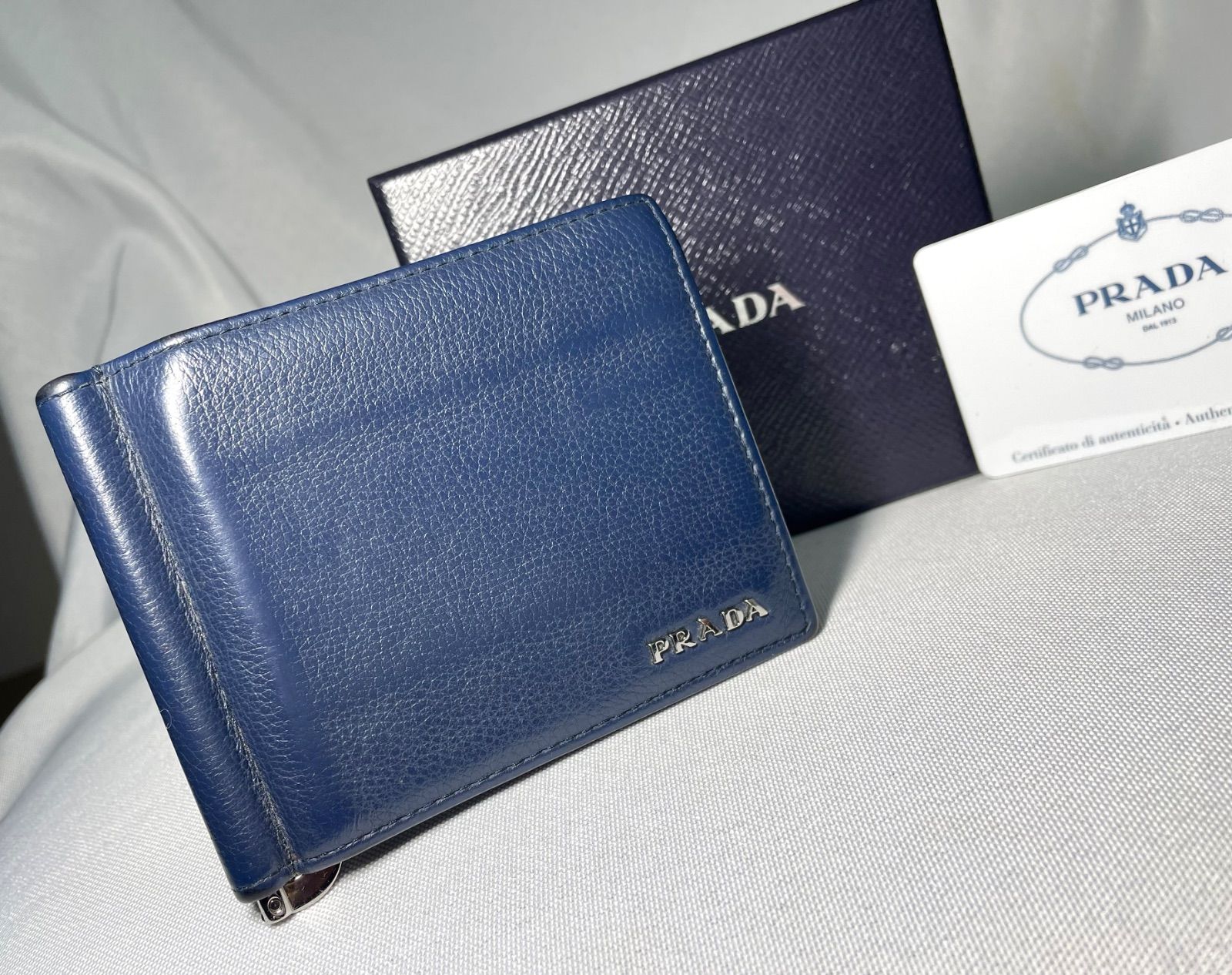 PRADA プラダ ブランドロゴ レザーマネークリップ ネイビー＆シルバー