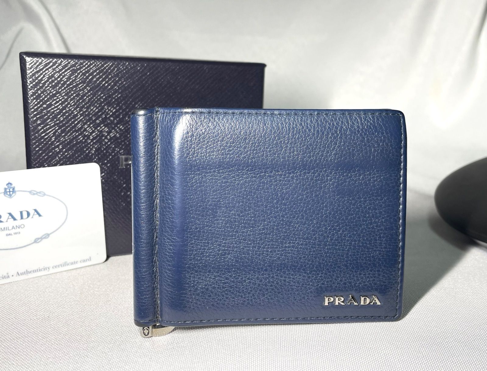 PRADA プラダ ブランドロゴ レザーマネークリップ ネイビー＆シルバー