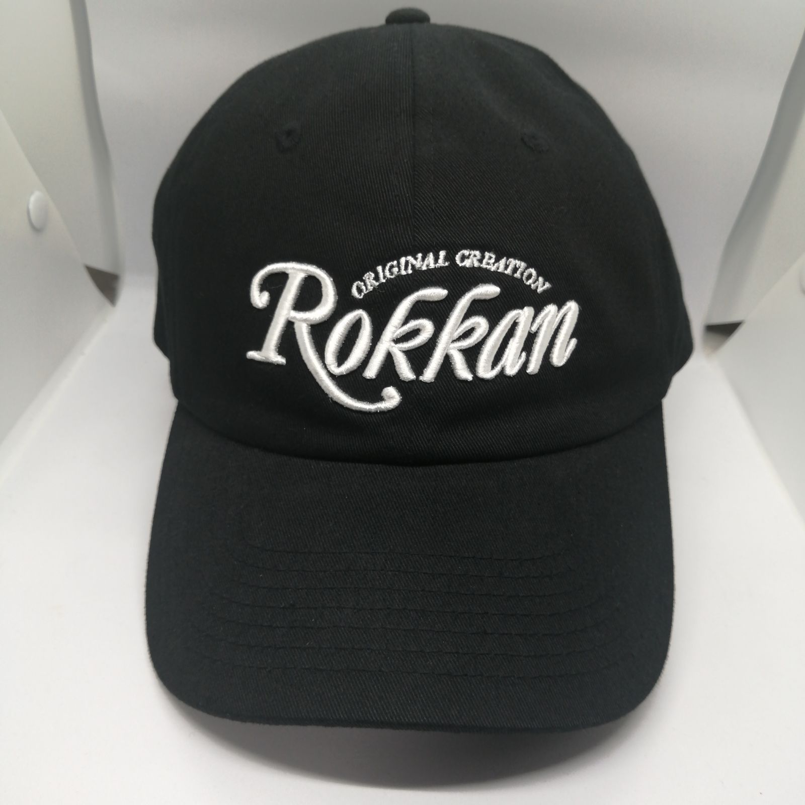 希少 ROKKAN ロッカン ブラック フロント 刺繍ロゴ トラッカーキャップ