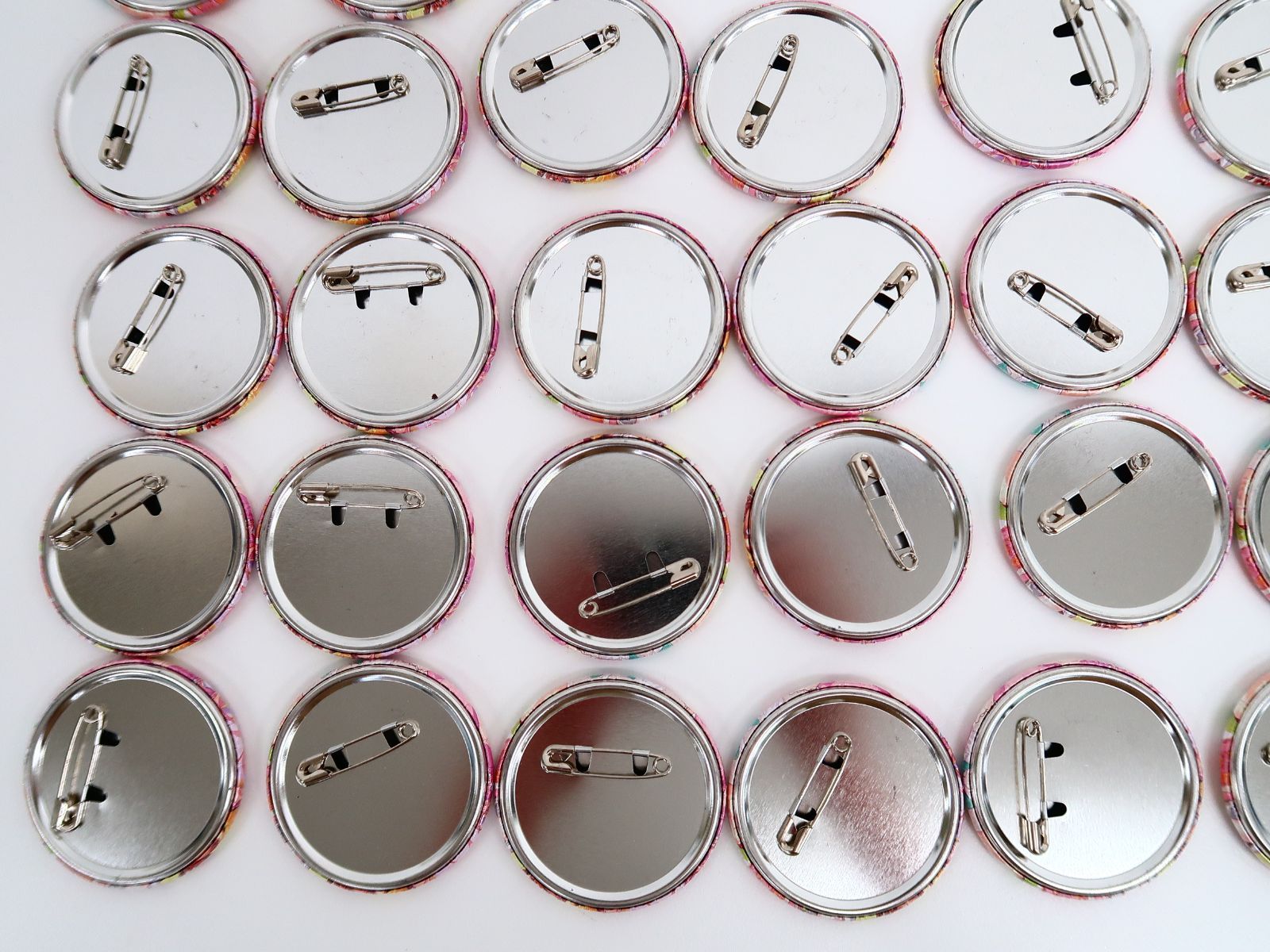  Vtuber ななしいんく 家入ポポ 2025 記念 缶バッジ ピンズ ピンバッジ 缶バッジ Vtuber