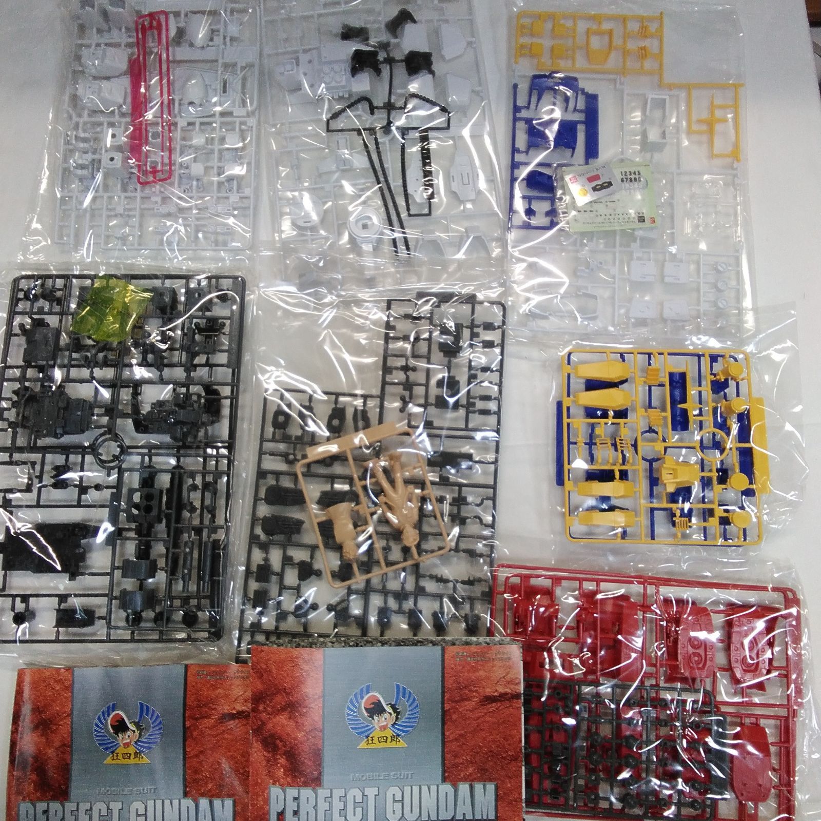 箱ダメージ大！ 未組立 1/100 MG パーフェクトガンダム マスター