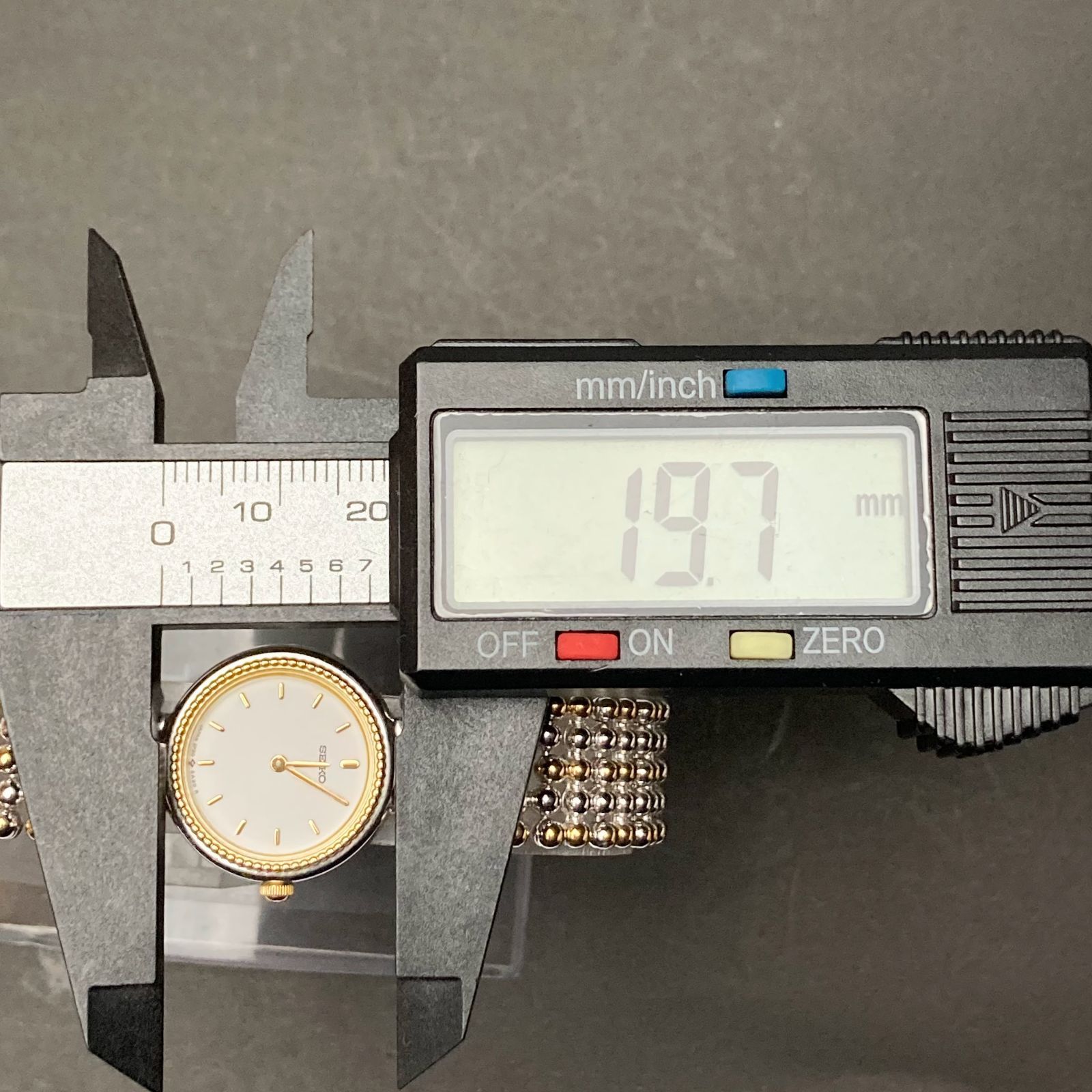 稼働品 SEIKO セイコー 2P20-0E90 クォーツ ラウンド コンビカラー