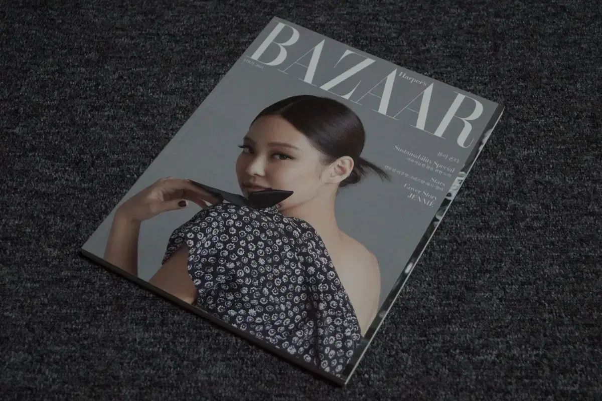 韓国国内雑誌) Harper's BAZAAR 2021 4 (表紙：BLACKPINK ジェニ)