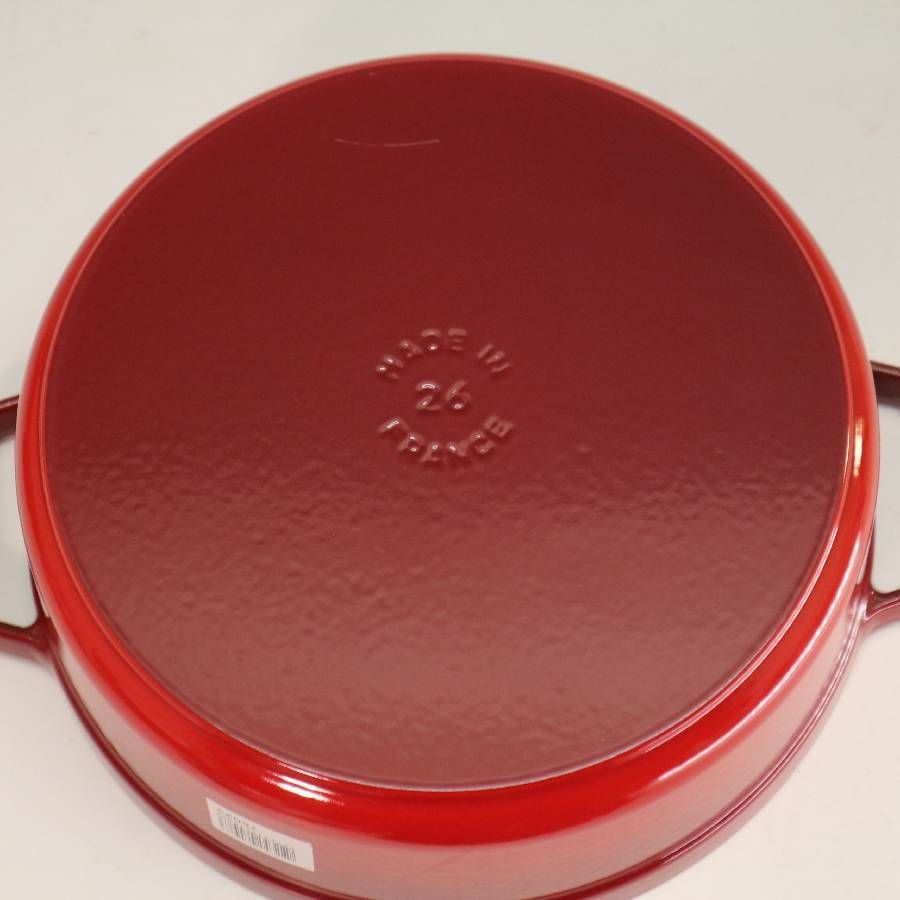  展示品 STAUB ストウブ シャロー ココット 26 cm 容量3 8 L チェリー 両手鍋 ガス火 IH オーブン対応 鋳鉄ホーロー加工 世界中で世代を超えて愛され続けています フランス製 343 f 01 両手鍋 鍋 グリル