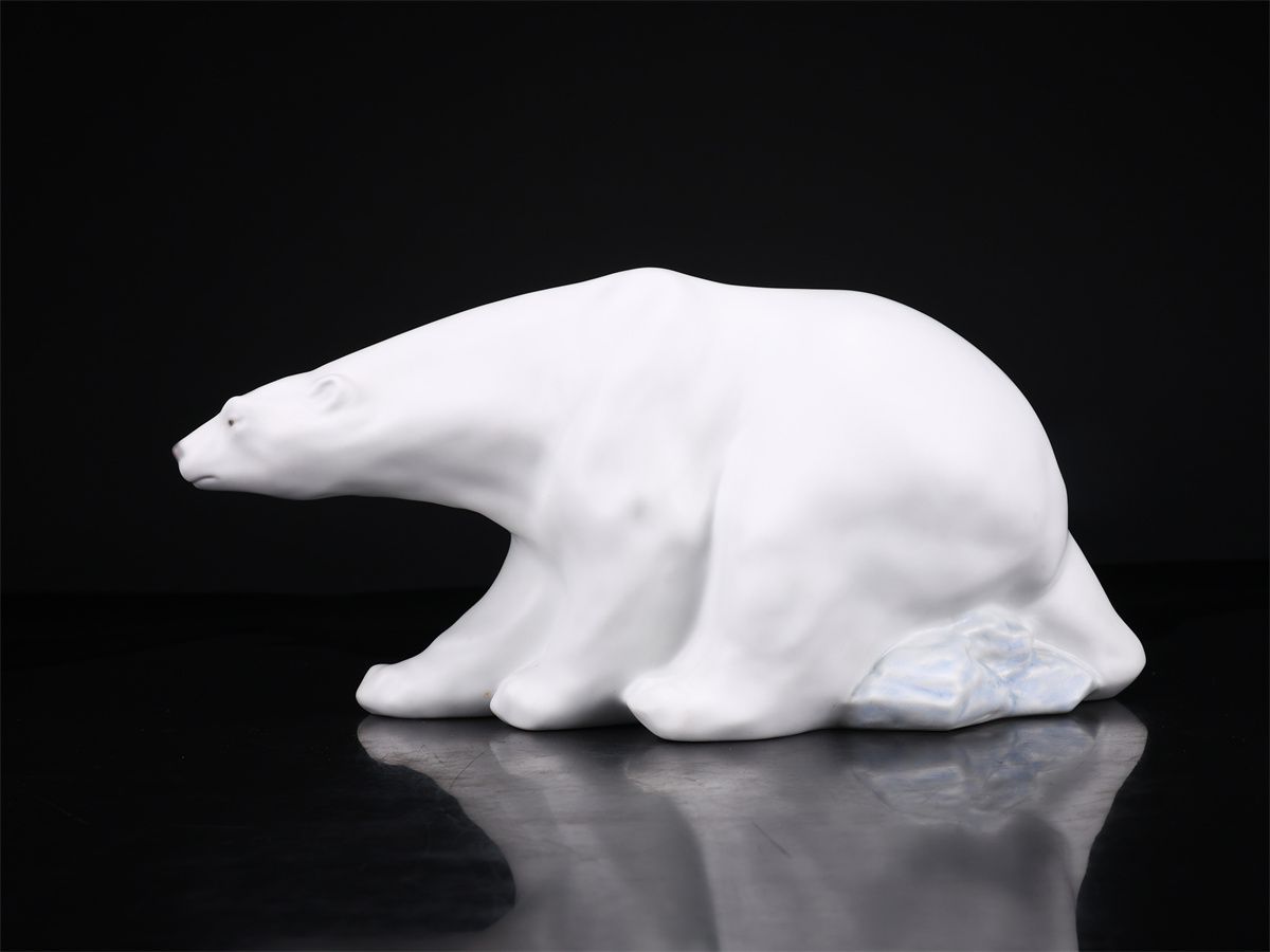 LLADRO 【リヤドロ】 色絵磁器 白熊 置物 高16.5㎝ 身長33㎝／美品