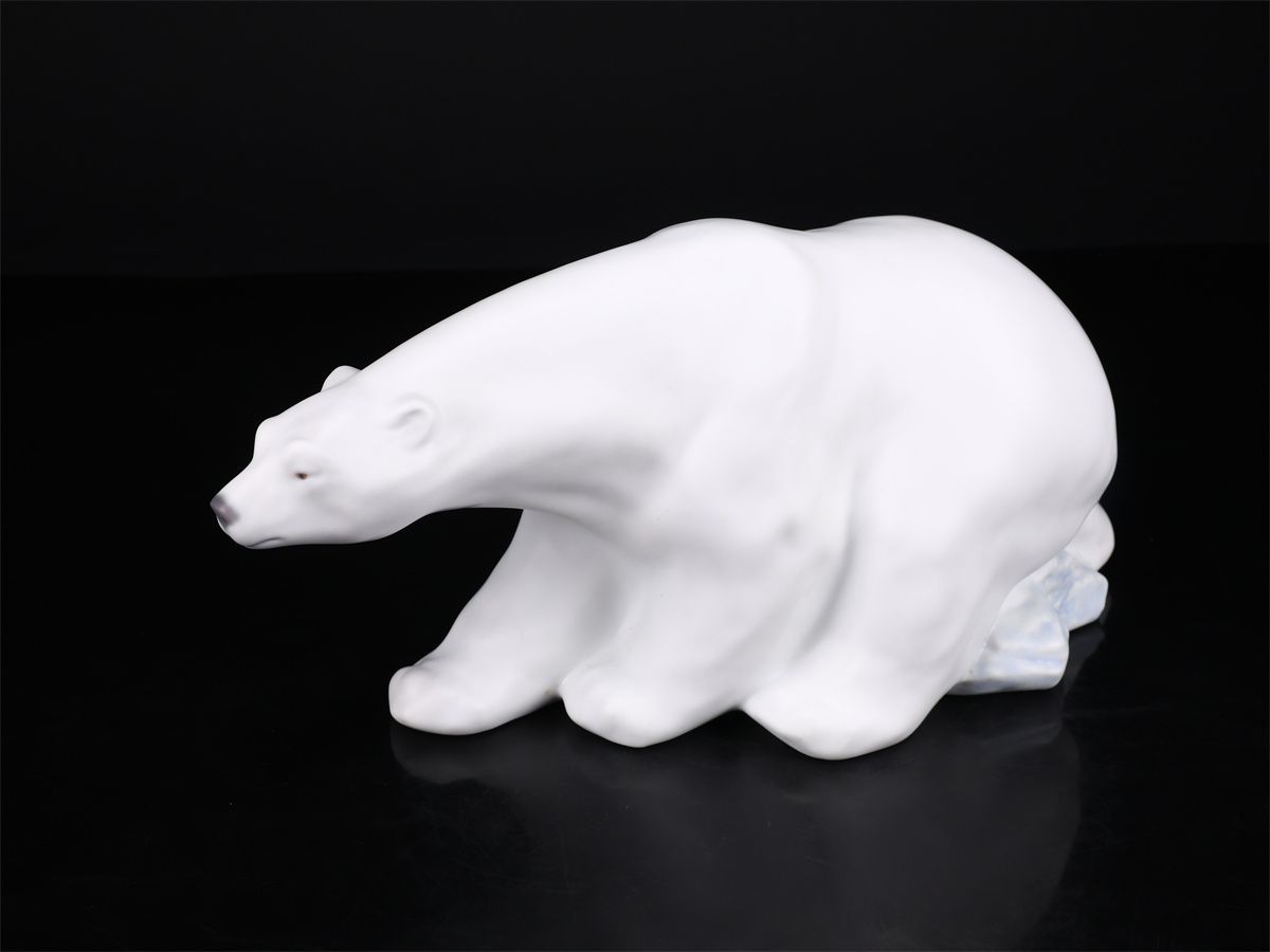 LLADRO 【リヤドロ】 色絵磁器 白熊 置物 高16.5㎝ 身長33㎝／美品