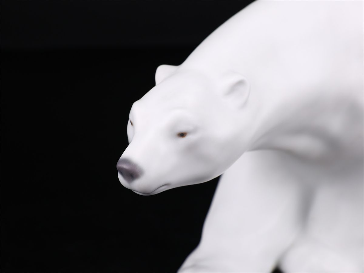 LLADRO 【リヤドロ】 色絵磁器 白熊 置物 高16.5㎝ 身長33㎝／美品