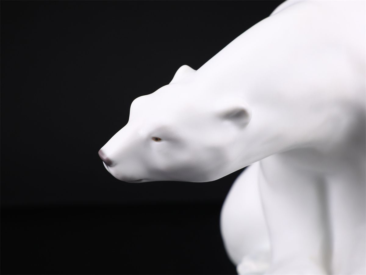 LLADRO 【リヤドロ】 色絵磁器 白熊 置物 高21㎝ 身長25㎝／美品