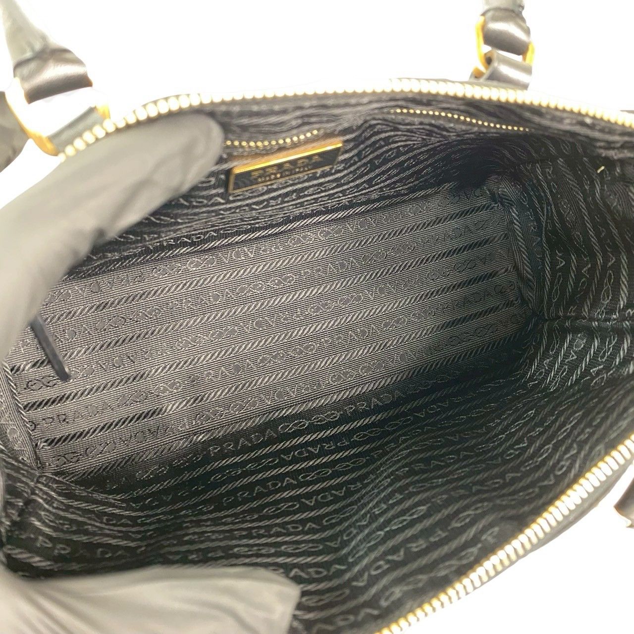 極 美品 鍵付き PRADA プラダ 三角ロゴ プレート 金具 ナイロン レザー