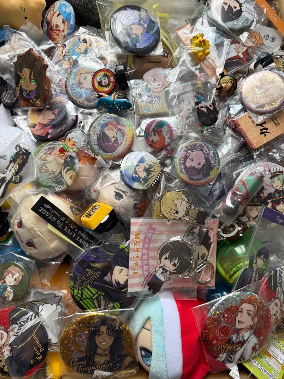 大特価！ アニメグッズ等 缶バッジ キーホルダー クリアファイル