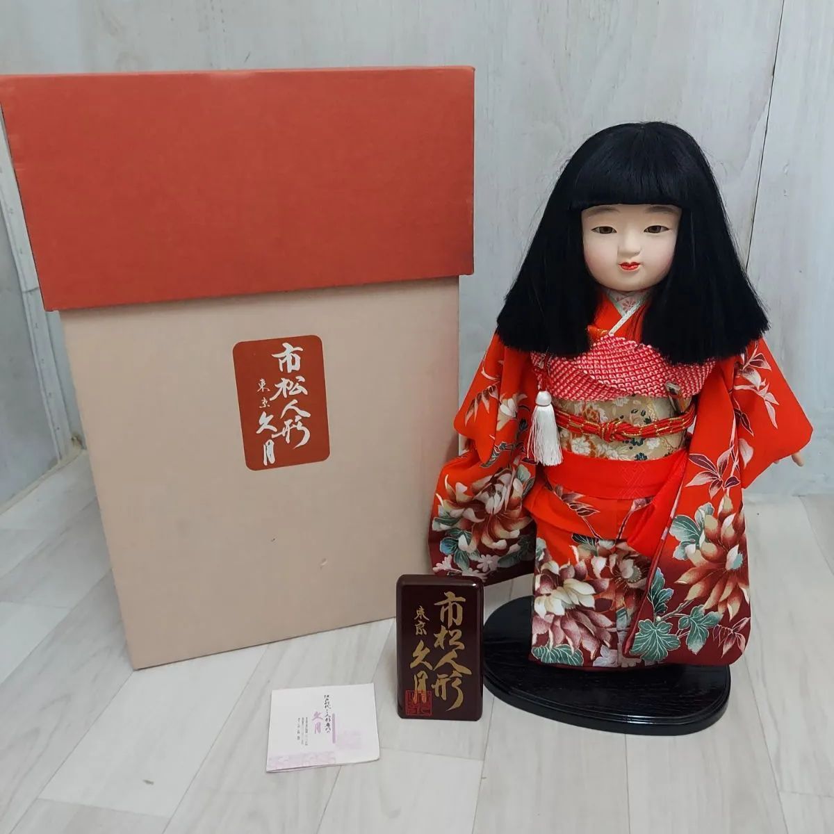 市松人形】8号 友禅(黄緑) 縦縞桜〈小出松寿作〉[223-029] ｜雛人形・五月人形の専門店 人形の岩崎｜コンパクトでおしゃれな節句人形【公式通販】 １０号　約３８センチ　市松人形　当時物　直し無し