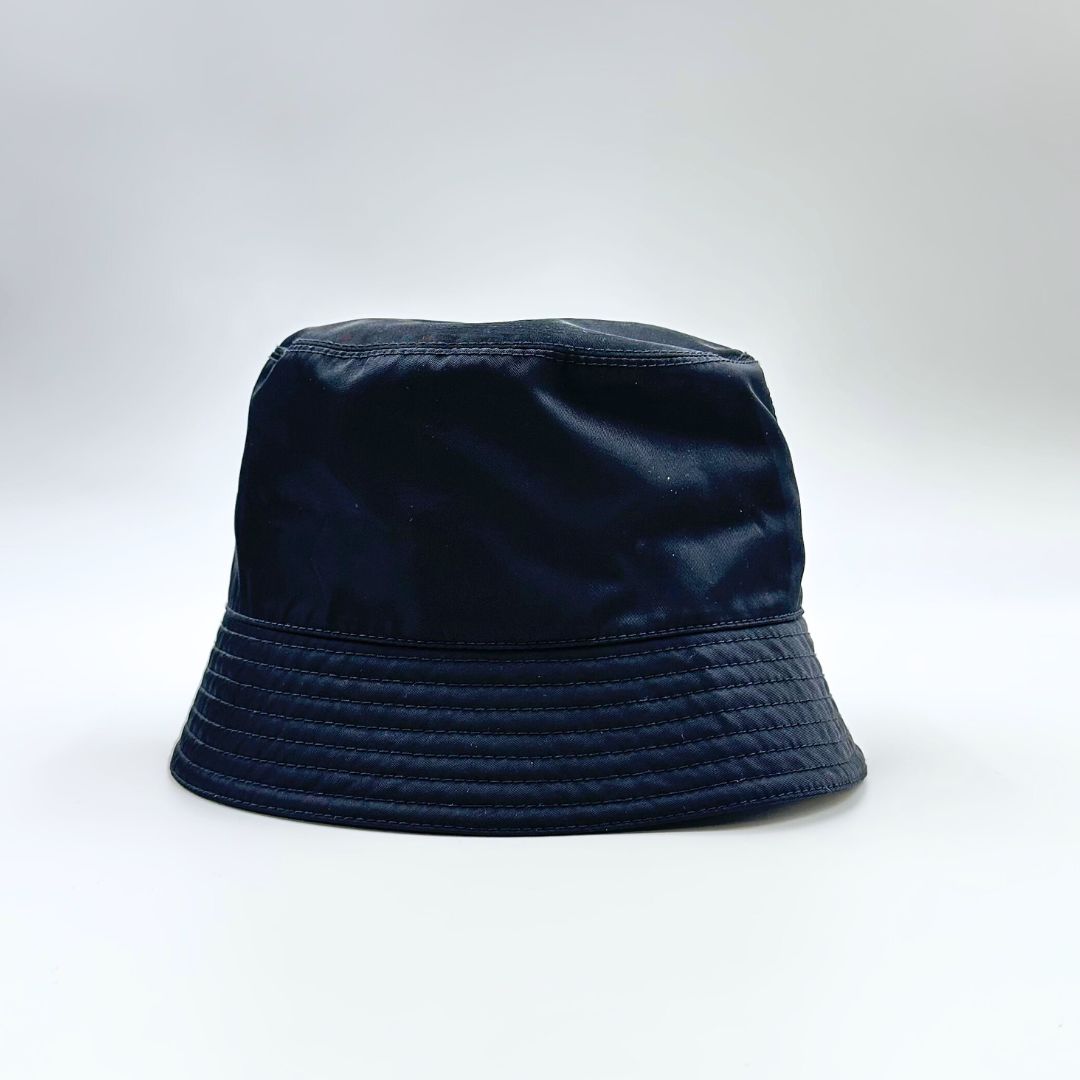 美品✨　PRADA Re-Nylon 三角プレート　ナイロン　バケットハット　Ｌ 美品】Prada Re-Nylon 三角プレート バケットハット - メルカリ