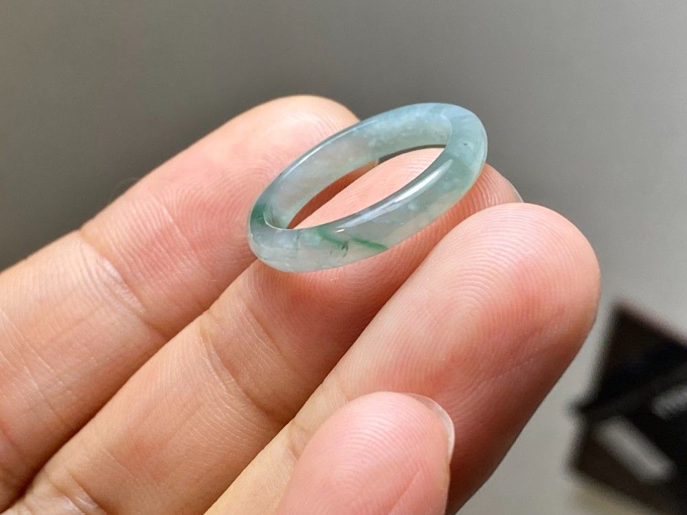 L15-239 氷種 12.0号 薄水緑色 グアテマラ産 A貨 本翡翠 くりぬき