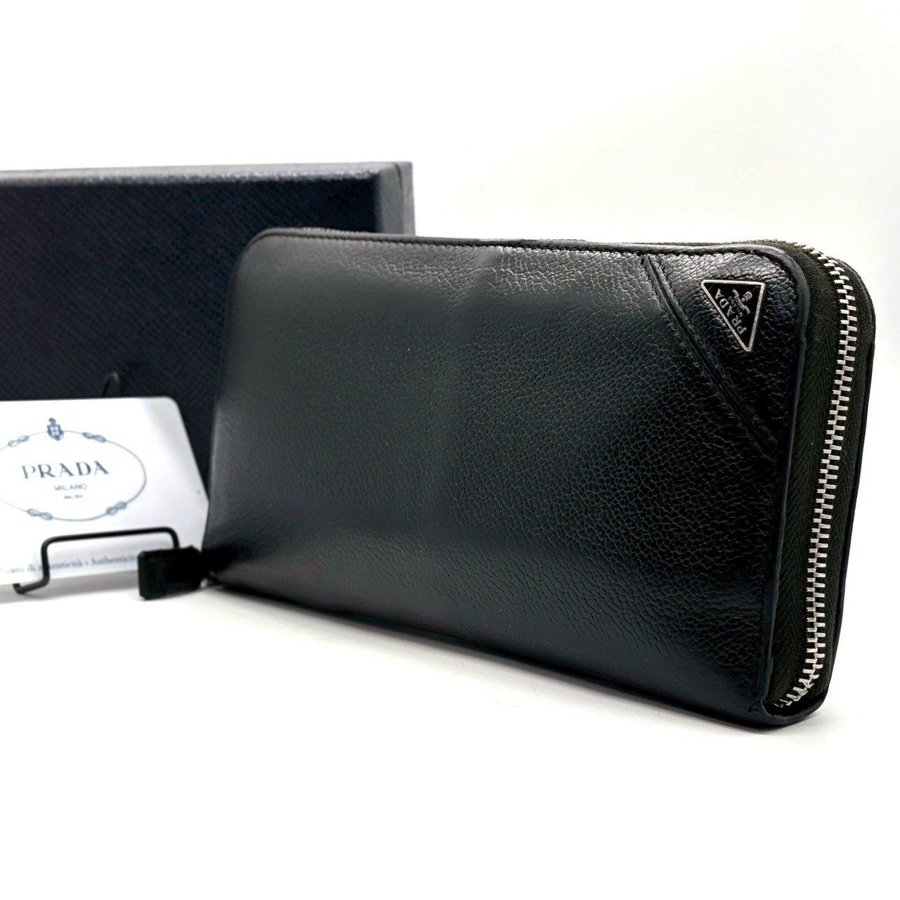 仕事脳に合う黒】 PRADA 長財布 ラウンドファスナー 12カード 