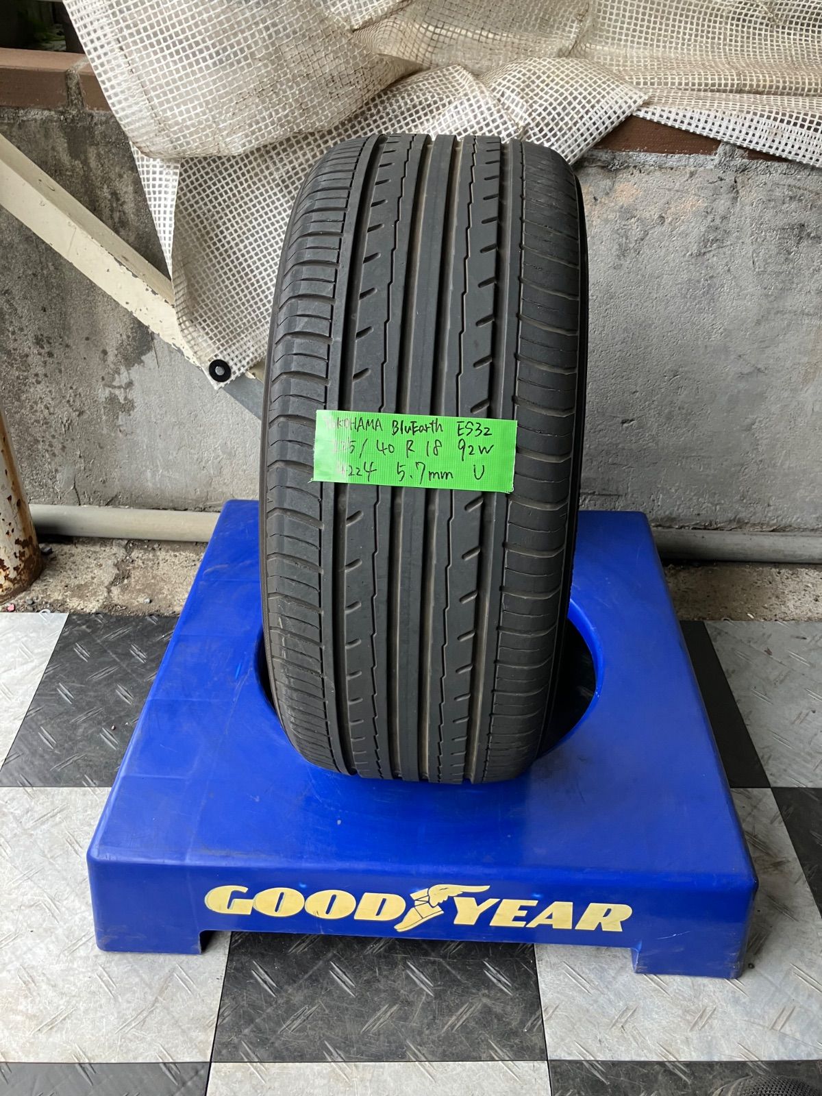 送料込み] 225/40R18 92W 2024年製 YOKOHAMA BLUEARTH ES32 ヨコハマ
