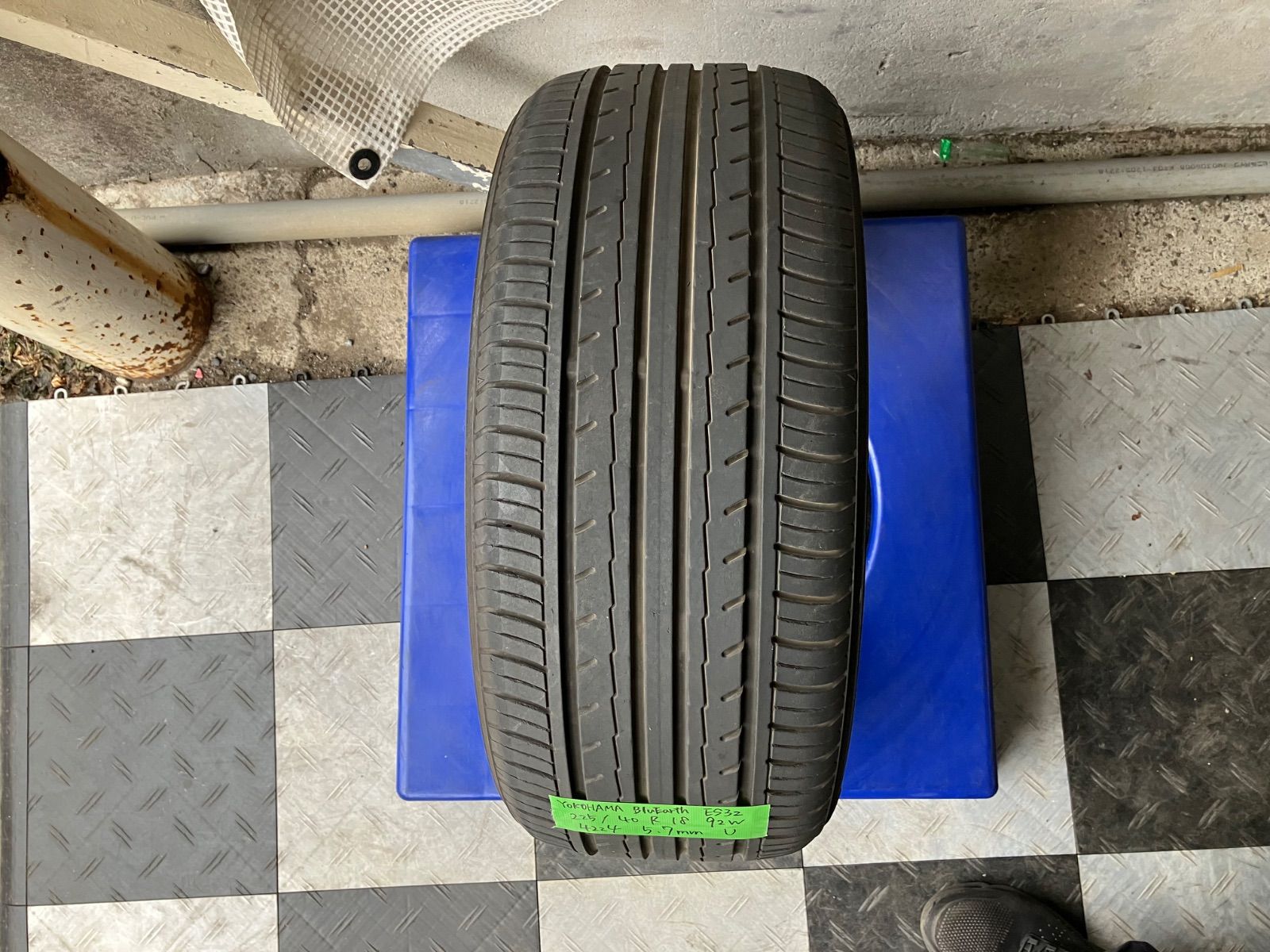 送料込み] 225/40R18 92W 2024年製 YOKOHAMA BLUEARTH ES32 ヨコハマ 