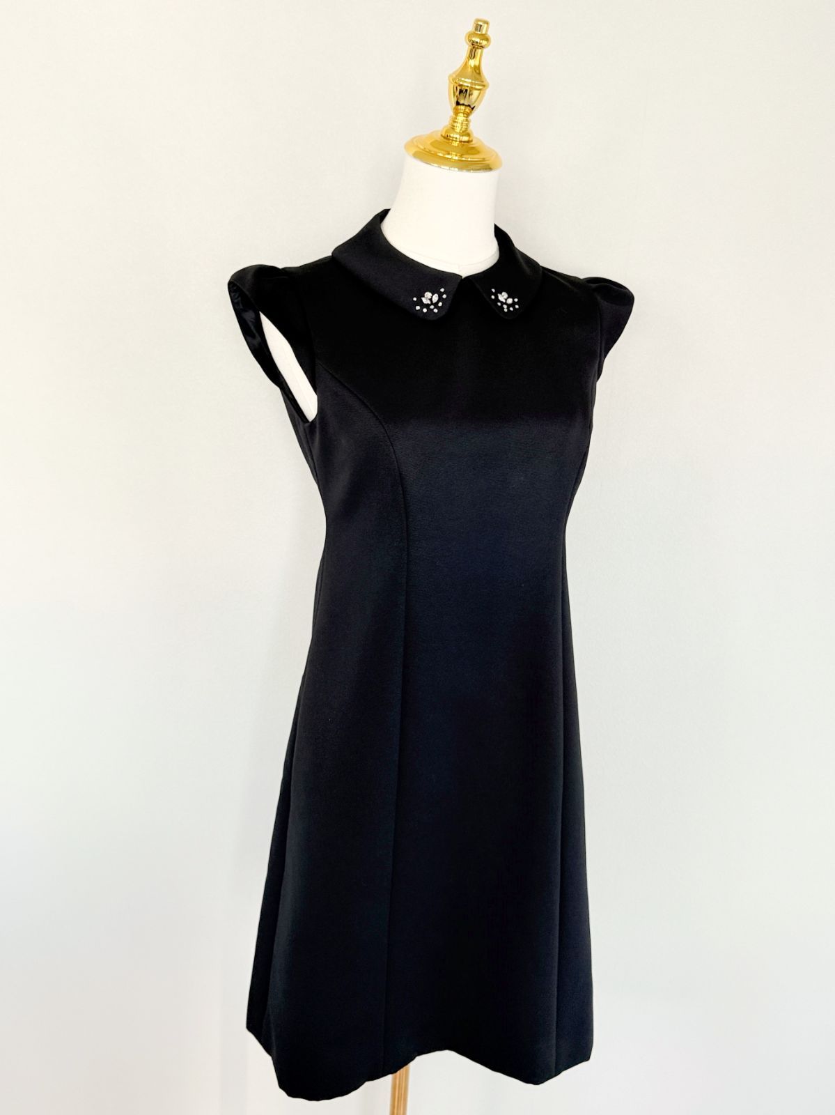 試着のみRene basic ルネ ベーシック ビジュー付き丸襟ワンピース38