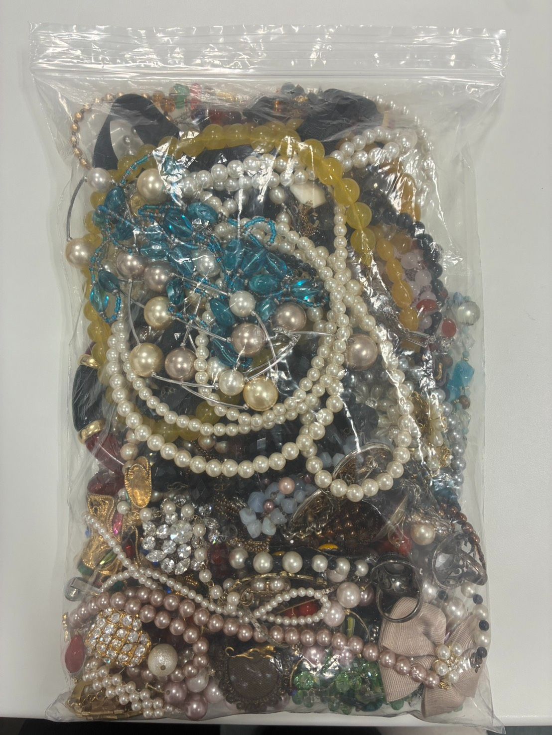 イミテーションアクセサリー パール系まとめ2kg - メルカリ