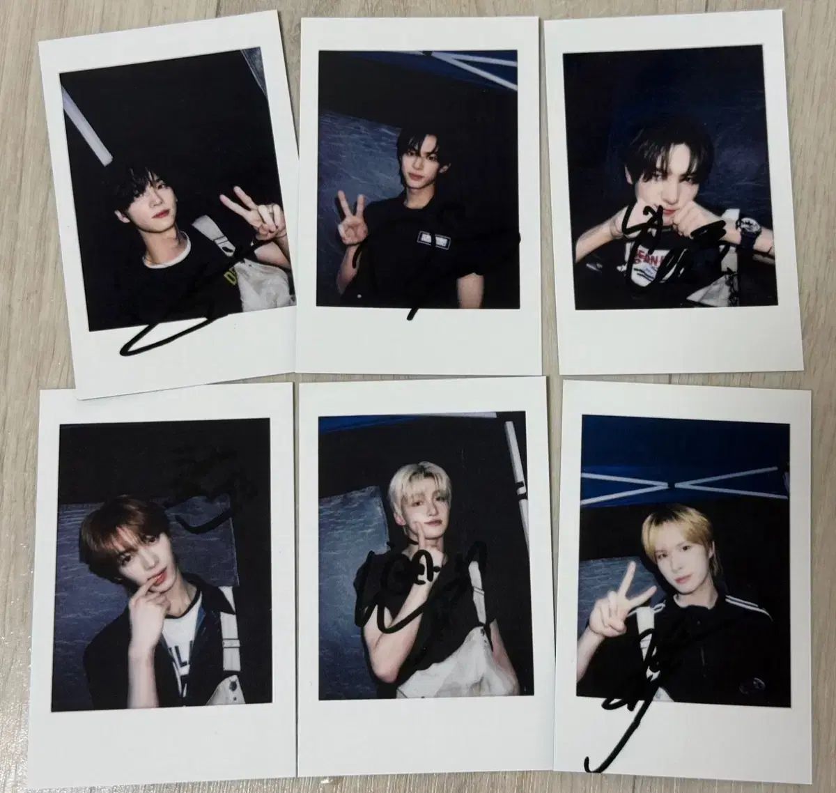 ツアー YIZHIYU 一直娱 ベイ BAE ジンソル サイン入りポラロイド 団体