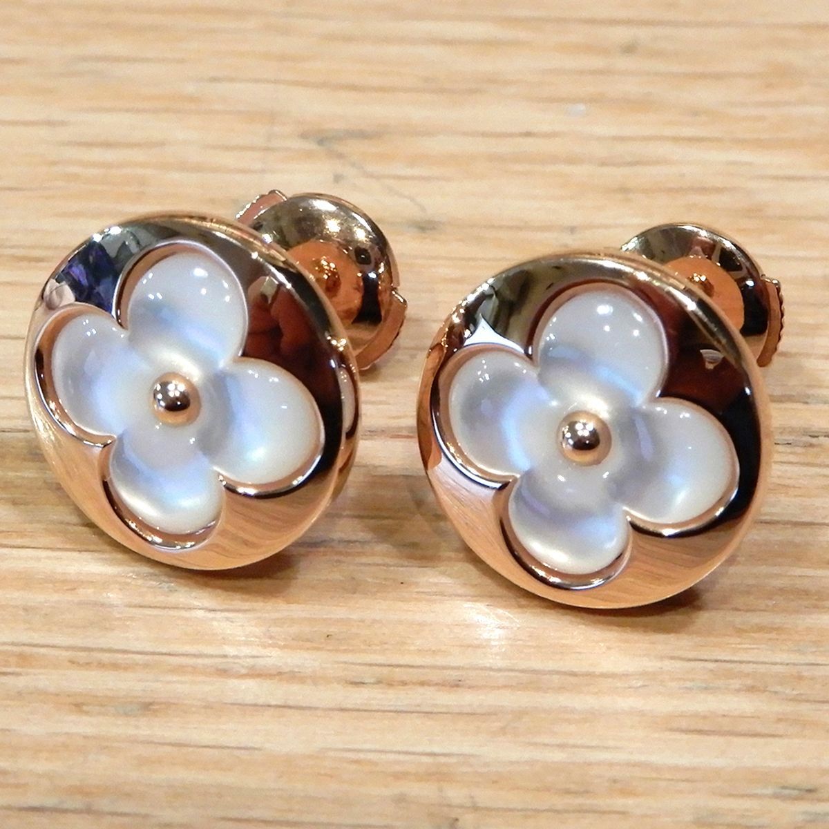 超美品 ルイヴィトン 現行 ピアス サンブロサッム ナクレ 2個セット 