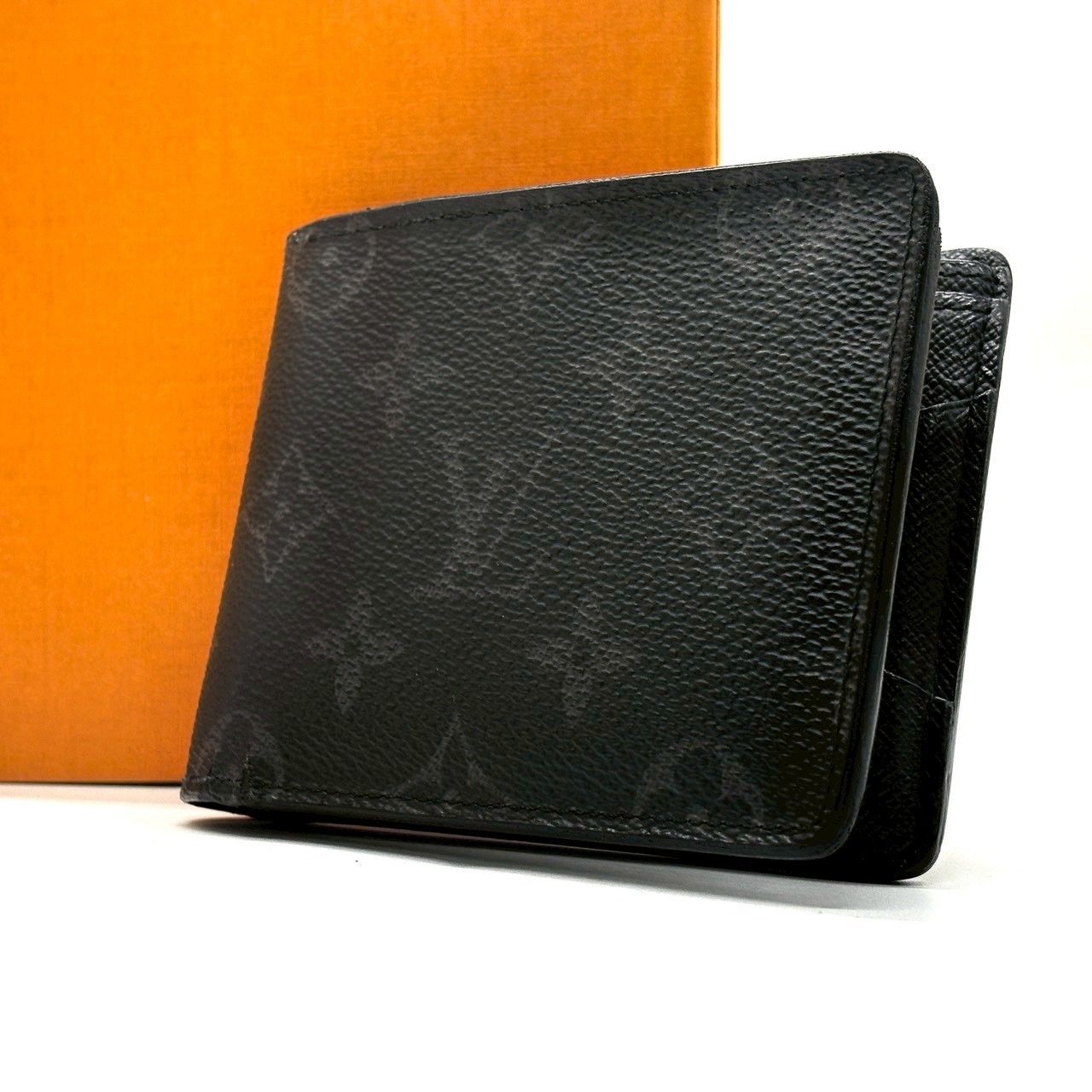 黒で選ぶ、仕事の品格】 LOUIS VUITTON 二つ折り財布 モノグラム