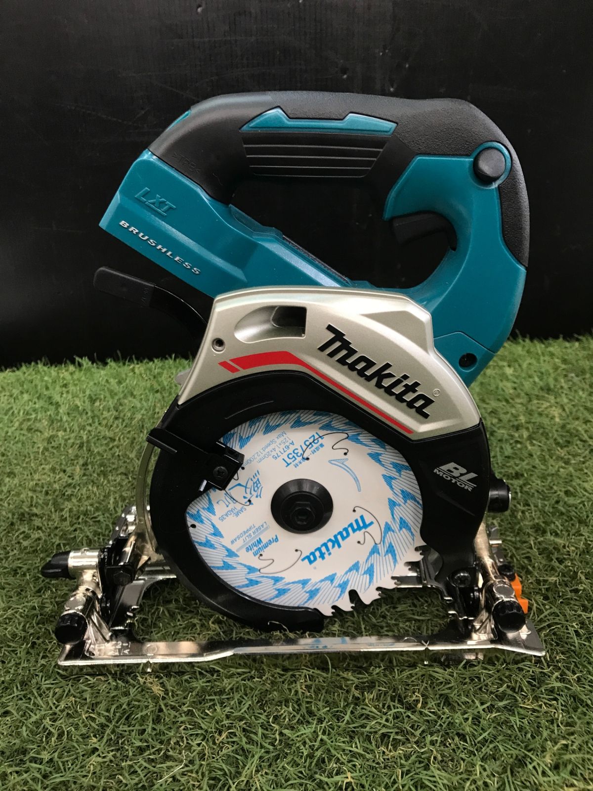 品 0906 makita マキタ 125㎜18 v充電式マルノコ 青 本体のみ HS 474 DZ