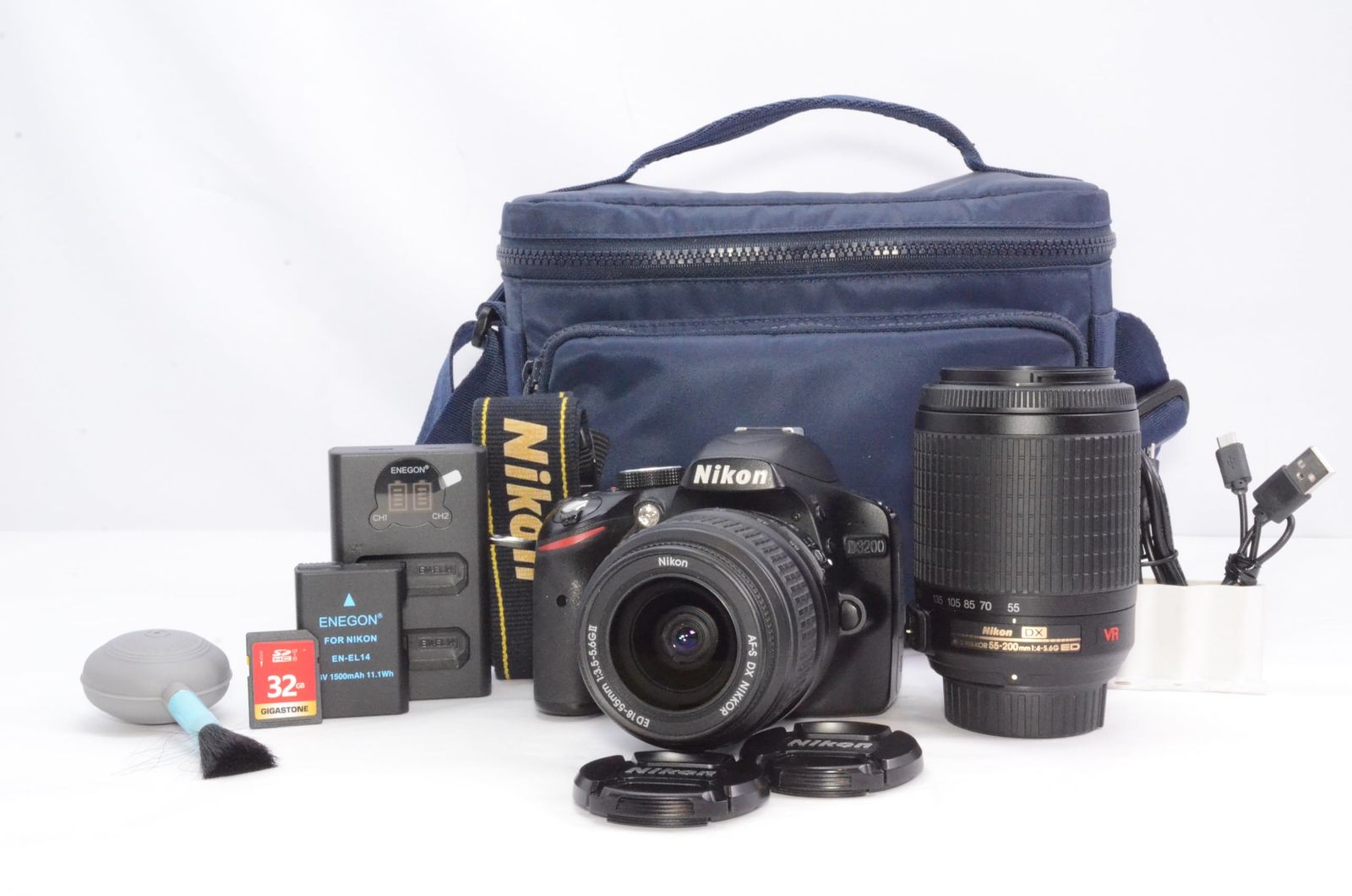 カメラバッグ付き良品】Nikon ニコン D3200 ダブルズームキット 18