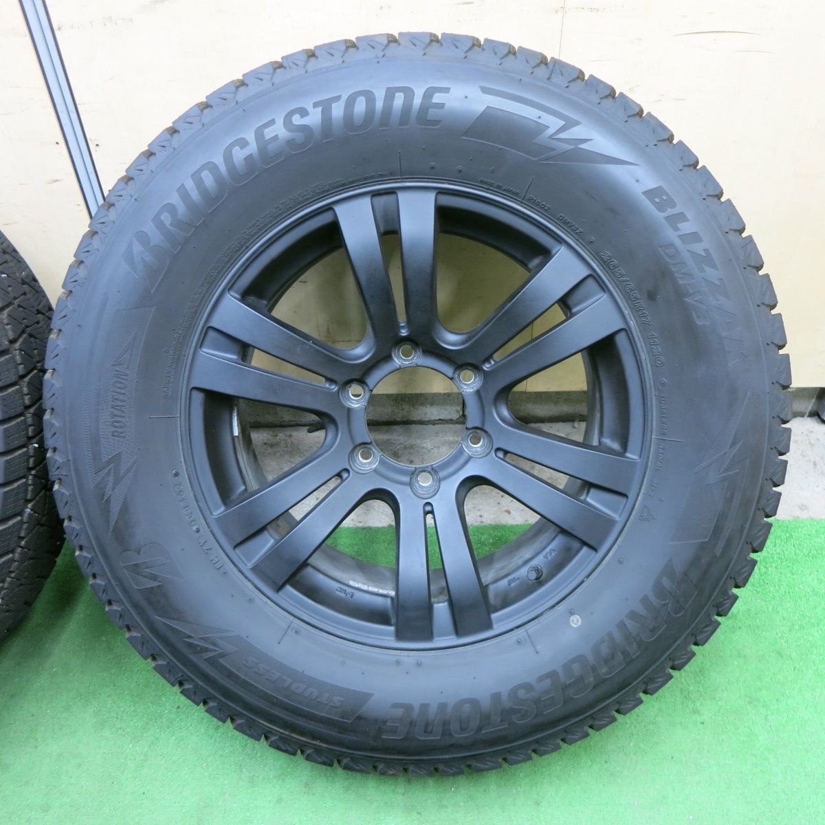 バリ溝！23年！キレイ！9.5分☆スタッドレス 265/65R17 ブリヂストン