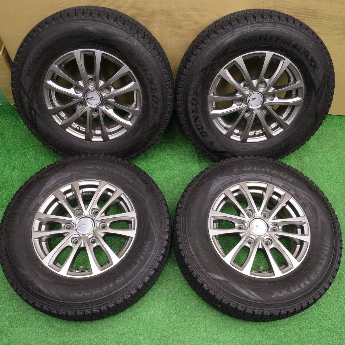 ⭐︎バリ溝‼︎⭐︎ダンロップ SV01 195/80R15 冬タイヤ 2022年製 価格