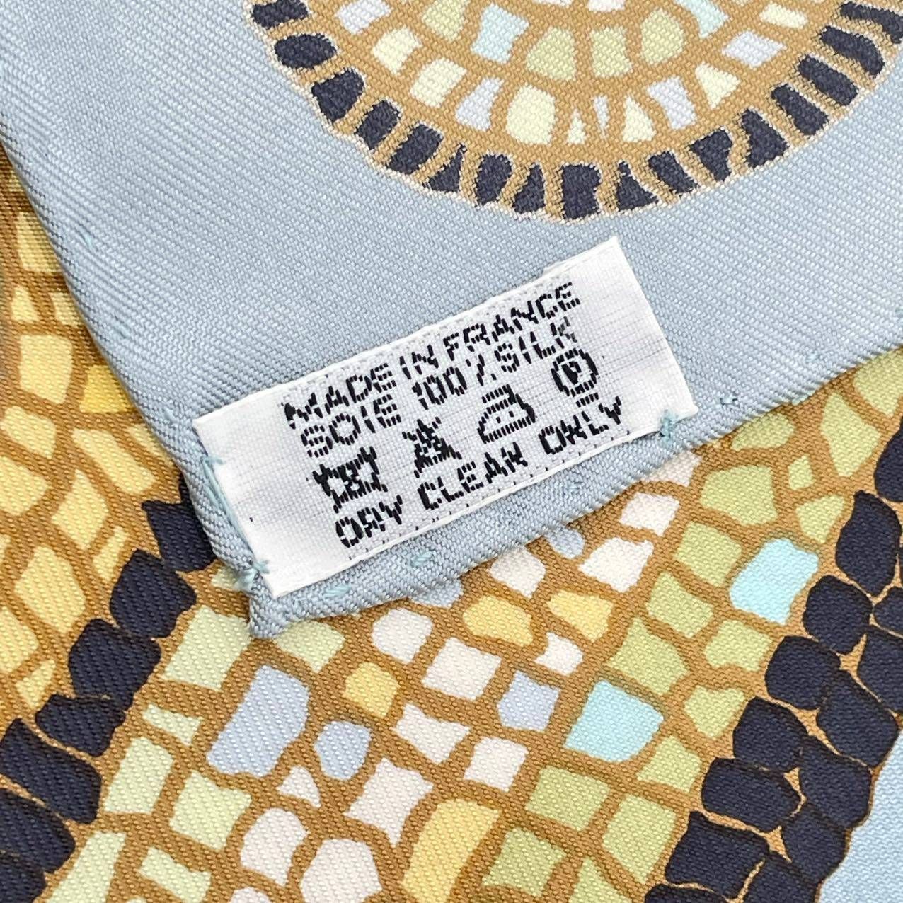 新品同様 希少 HERMES エルメス カレ90 ヒマラヤ杉の下で SOUS LE